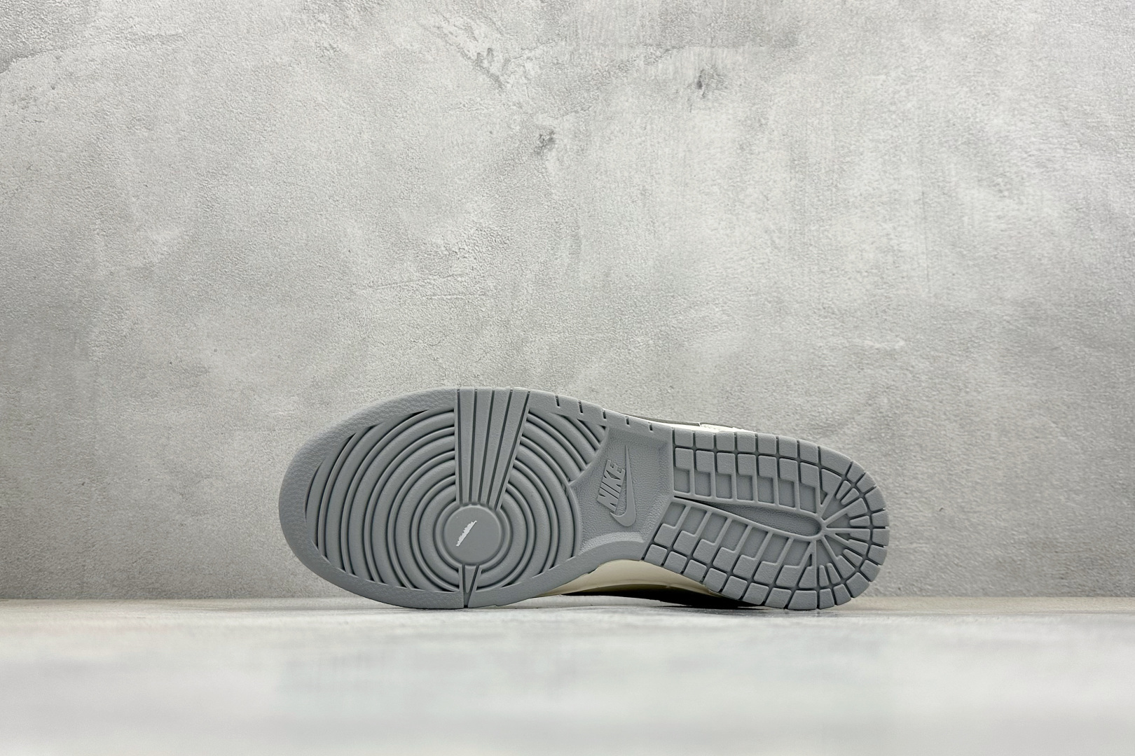 280 Nike SB Dunk Low 马年限定 白灰中国风 高端定制 低帮休闲滑板鞋 FF9989-024-Chinese UA Cheap High Quatity Brand Clothes Bags handbags Sneakers wholesale wholesaler seller from China Factory suppliers Fashion Clothing Shoes best Quality Beautiful Price 280 Nike SB Dunk Low 马年限定 白灰中国风 高端定制 低帮休闲滑板鞋 FF9989-024