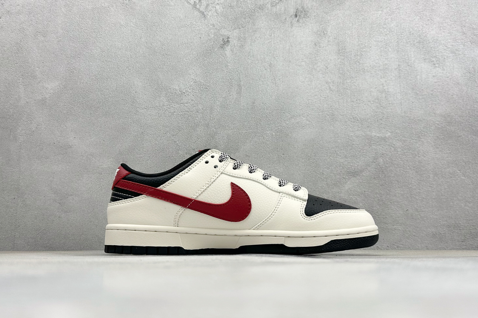 Nike SB Dunk Low“马年联名限定------白黑红三钩” MY9969-905-Top High Quatity Cheap Sneakers Fashion Clothing Clothes Bags handbags Shoes of all Brand wholesale With The best Quality And Beautiful Price from China Factory Chinese suppliers wholesaler seller Nike SB Dunk Low“马年联名限定------白黑红三钩” MY9969-905