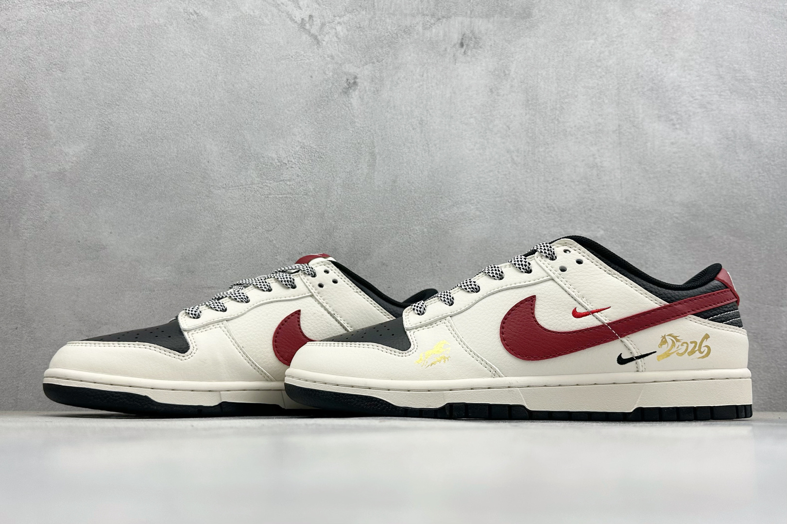 Nike SB Dunk Low“马年联名限定------白黑红三钩” MY9969-905-Top High Quatity Cheap Sneakers Fashion Clothing Clothes Bags handbags Shoes of all Brand wholesale With The best Quality And Beautiful Price from China Factory Chinese suppliers wholesaler seller Nike SB Dunk Low“马年联名限定------白黑红三钩” MY9969-905
