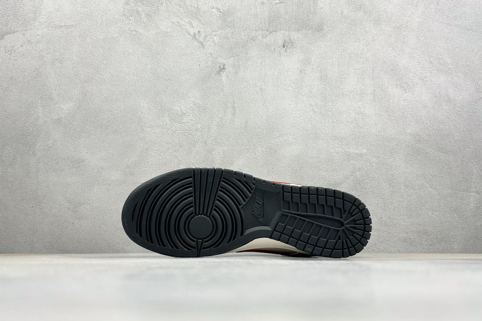 Nike SB Dunk Low“马年联名限定------白黑红三钩” MY9969-905-Top High Quatity Cheap Sneakers Fashion Clothing Clothes Bags handbags Shoes of all Brand wholesale With The best Quality And Beautiful Price from China Factory Chinese suppliers wholesaler seller Nike SB Dunk Low“马年联名限定------白黑红三钩” MY9969-905