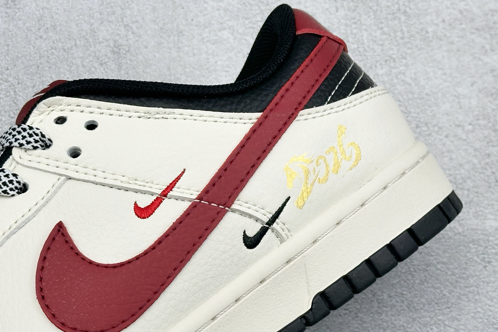 Nike SB Dunk Low“马年联名限定------白黑红三钩” MY9969-905-Top High Quatity Cheap Sneakers Fashion Clothing Clothes Bags handbags Shoes of all Brand wholesale With The best Quality And Beautiful Price from China Factory Chinese suppliers wholesaler seller Nike SB Dunk Low“马年联名限定------白黑红三钩” MY9969-905