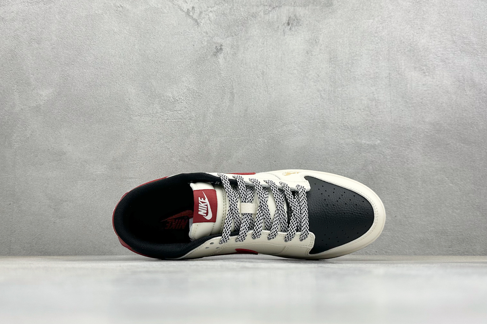 Nike SB Dunk Low“马年联名限定------白黑红三钩” MY9969-905-Top High Quatity Cheap Sneakers Fashion Clothing Clothes Bags handbags Shoes of all Brand wholesale With The best Quality And Beautiful Price from China Factory Chinese suppliers wholesaler seller Nike SB Dunk Low“马年联名限定------白黑红三钩” MY9969-905