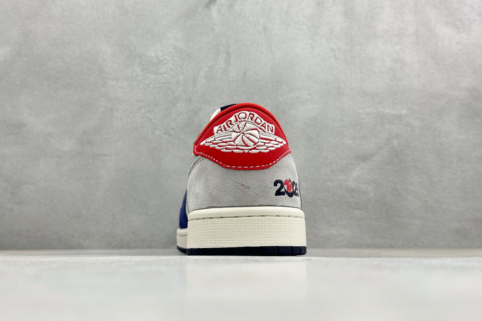 Air Jordan 1 Low AJ1 乔1 马年限定 2026 高端定制 低帮倒钩复古篮球鞋 ZH2598-904 Air Jordan 1 Low AJ1 乔1 马年限定 2026 高端定制 低帮倒钩复古篮球鞋 ZH2598-904
