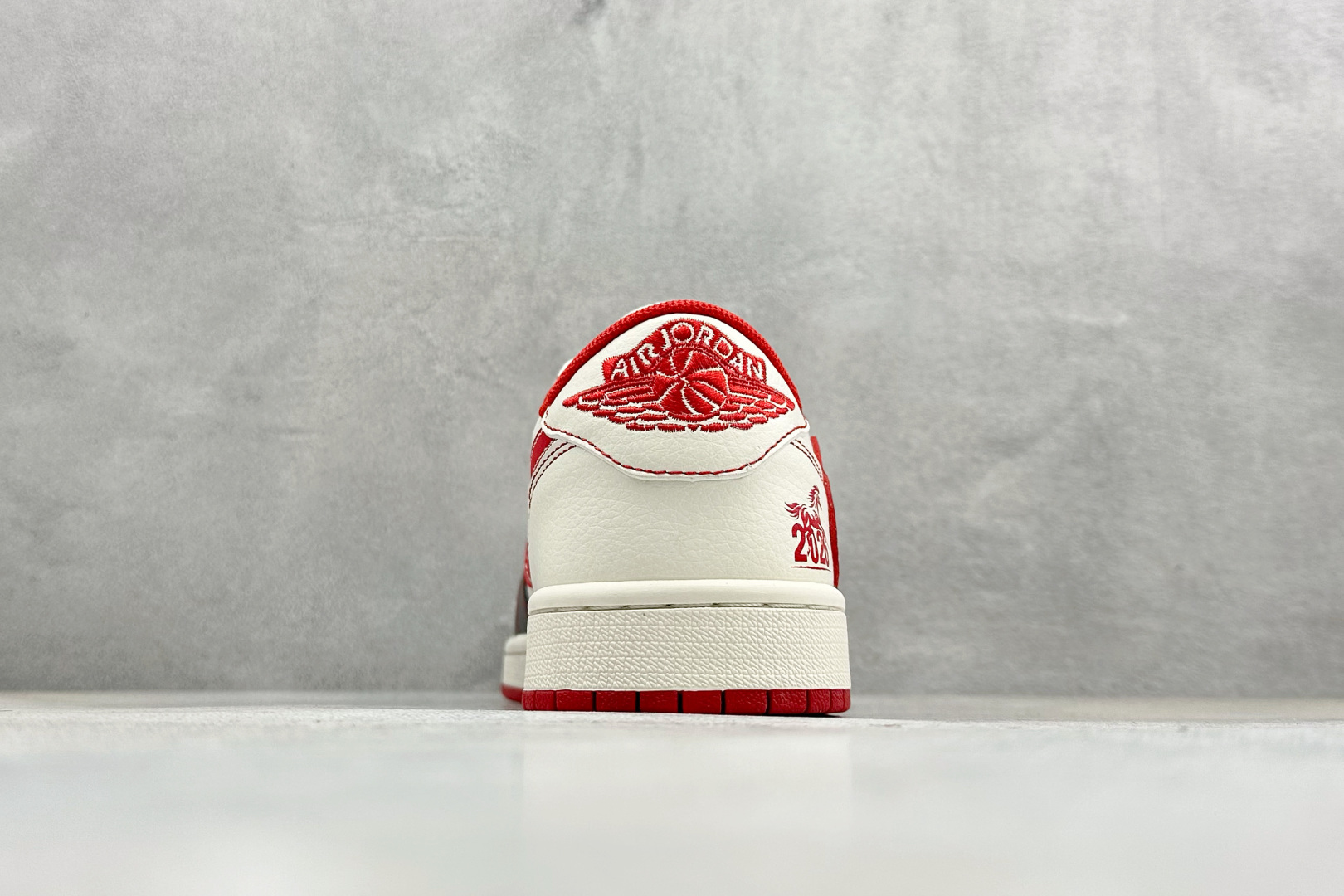Air Jordan 1 Low AJ1 乔1 马年限定 2026 高端定制 低帮倒钩复古篮球鞋 DX5688-004 Air Jordan 1 Low AJ1 乔1 马年限定 2026 高端定制 低帮倒钩复古篮球鞋 DX5688-004