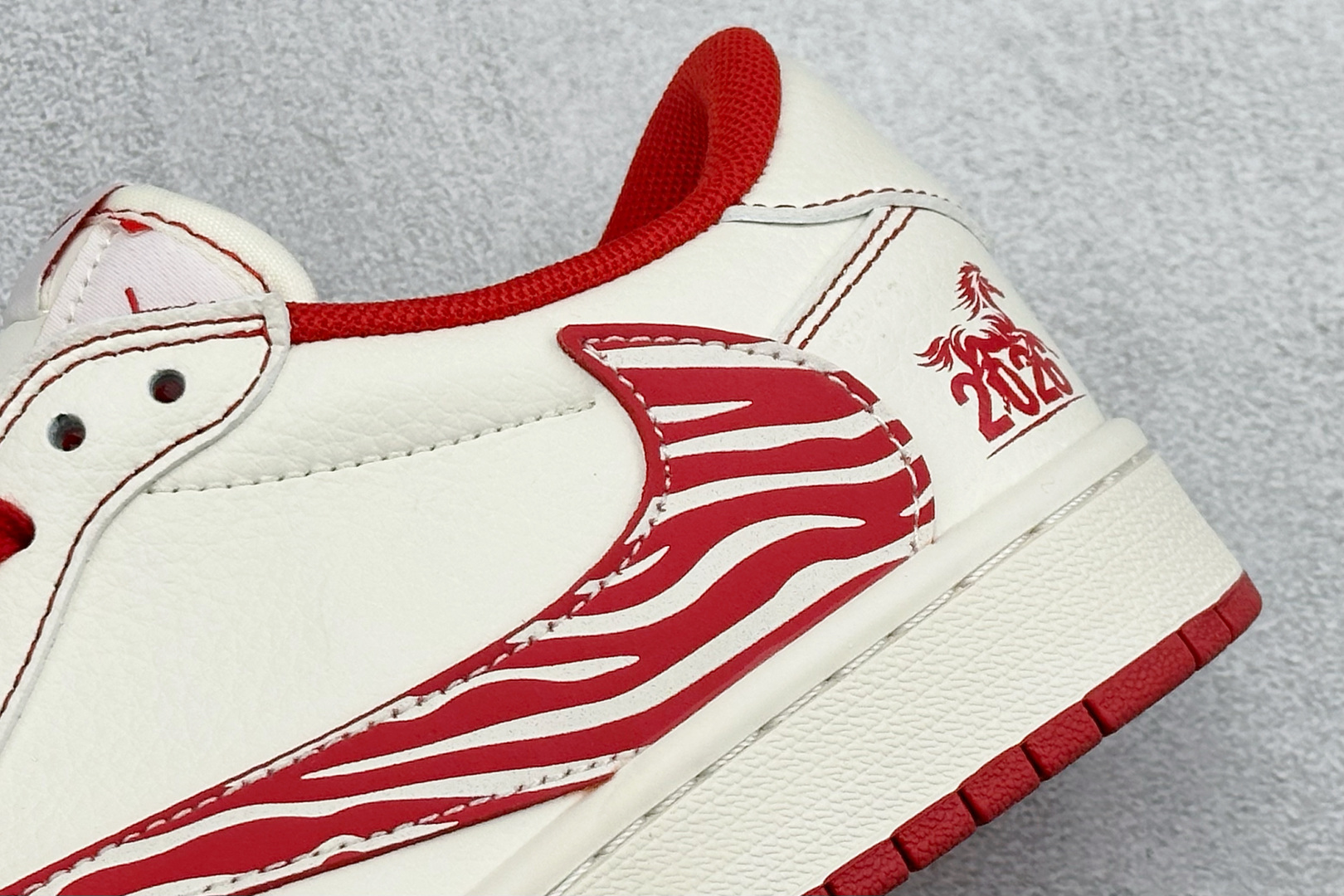 Air Jordan 1 Low AJ1 乔1 马年限定 2026 高端定制 低帮倒钩复古篮球鞋 DX5688-004 Air Jordan 1 Low AJ1 乔1 马年限定 2026 高端定制 低帮倒钩复古篮球鞋 DX5688-004