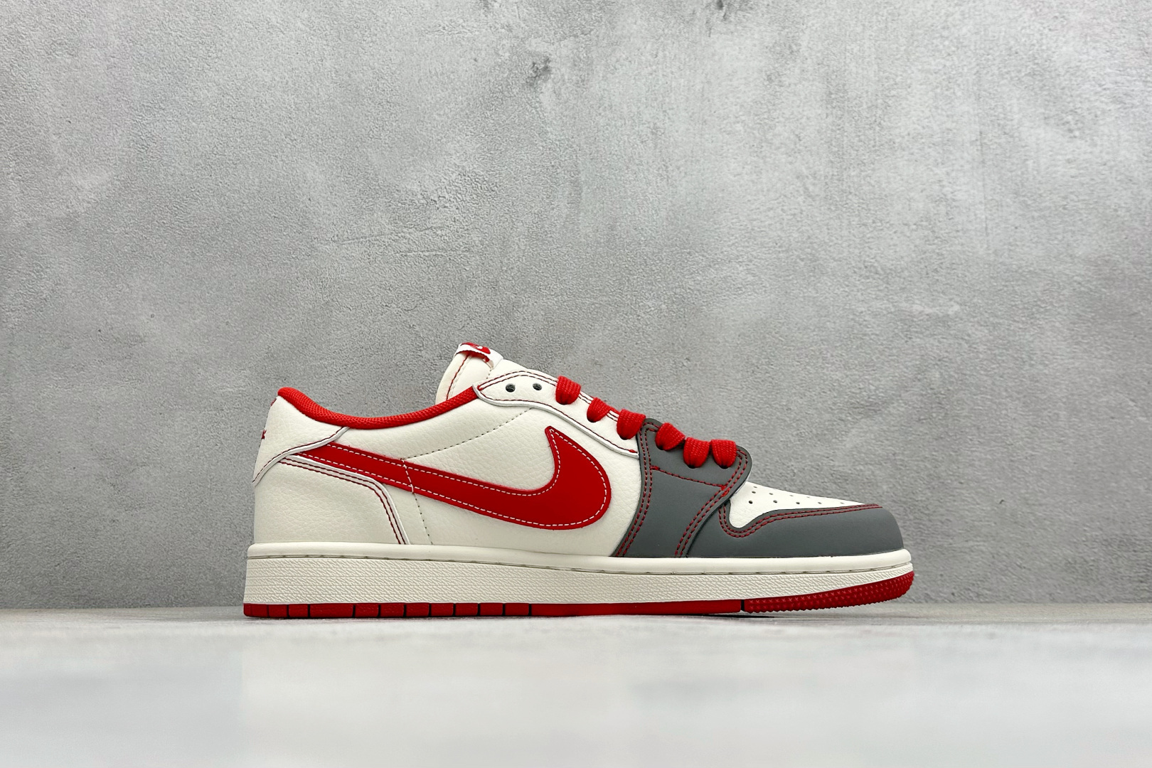 Air Jordan 1 Low AJ1 乔1 马年限定 2026 高端定制 低帮倒钩复古篮球鞋 DX5688-004 Air Jordan 1 Low AJ1 乔1 马年限定 2026 高端定制 低帮倒钩复古篮球鞋 DX5688-004