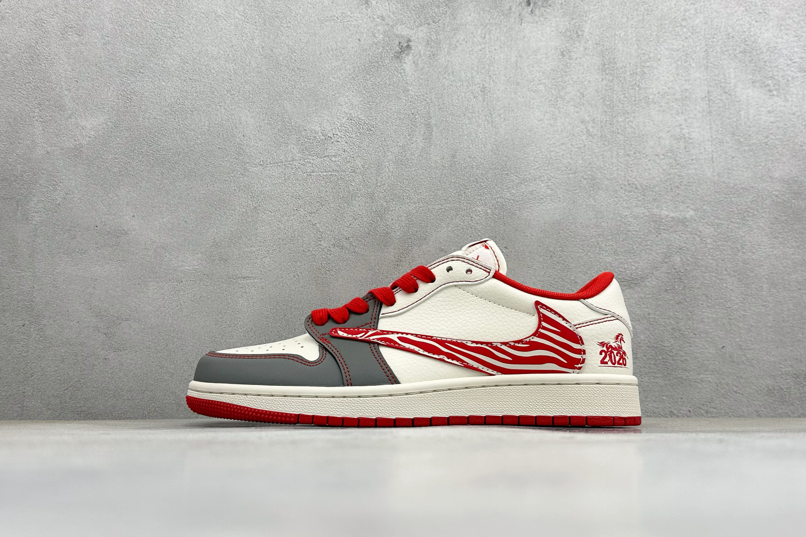 Air Jordan 1 Low AJ1 乔1 马年限定 2026 高端定制 低帮倒钩复古篮球鞋 DX5688-004 Air Jordan 1 Low AJ1 乔1 马年限定 2026 高端定制 低帮倒钩复古篮球鞋 DX5688-004