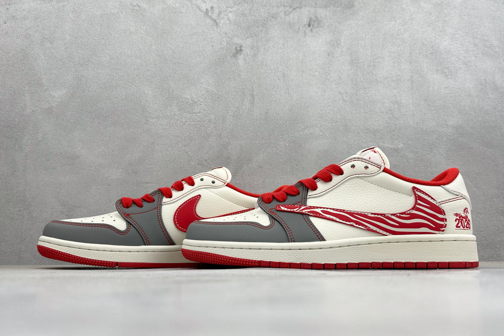Air Jordan 1 Low AJ1 乔1 马年限定 2026 高端定制 低帮倒钩复古篮球鞋 DX5688-004 Air Jordan 1 Low AJ1 乔1 马年限定 2026 高端定制 低帮倒钩复古篮球鞋 DX5688-004