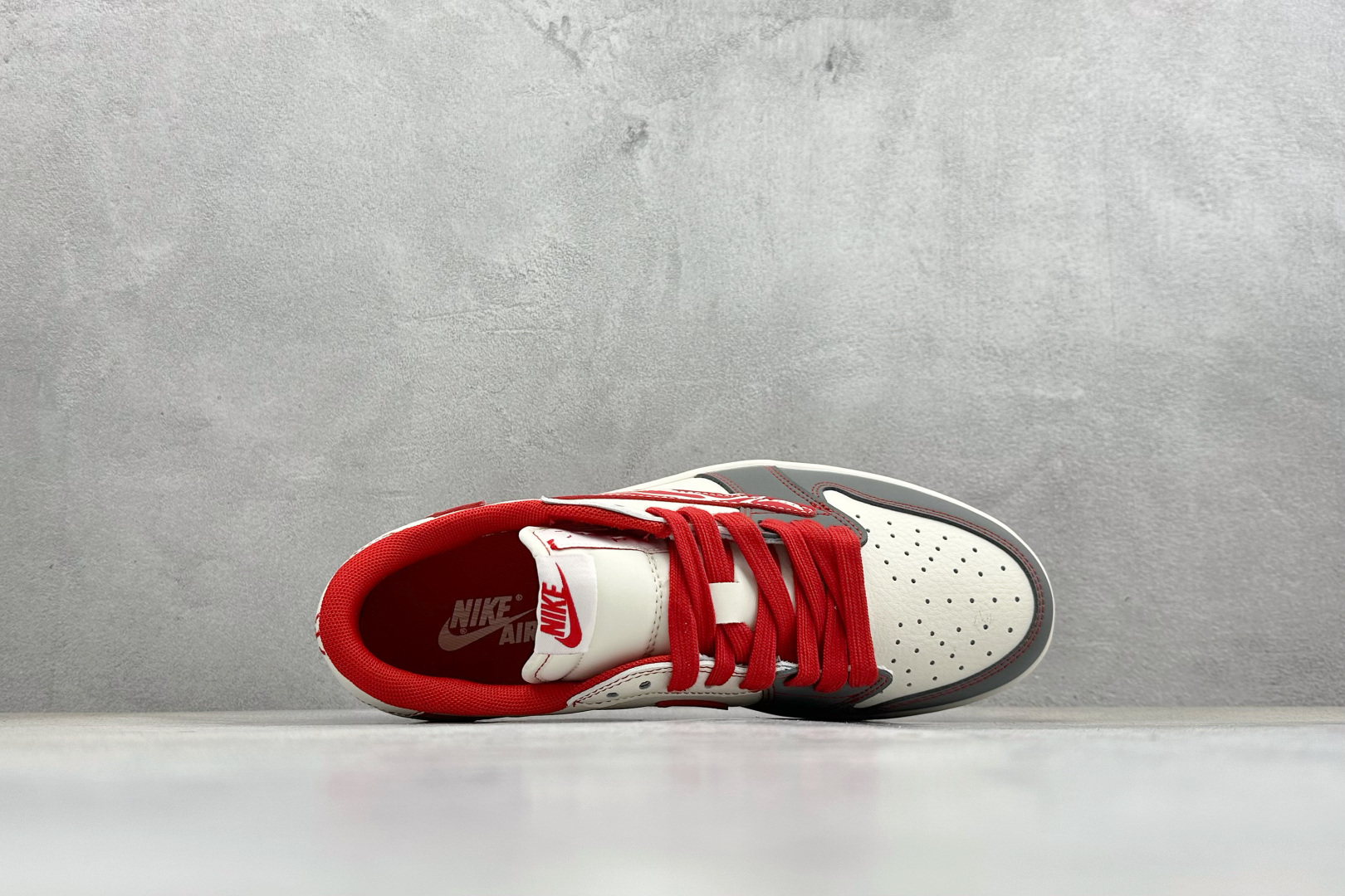 Air Jordan 1 Low AJ1 乔1 马年限定 2026 高端定制 低帮倒钩复古篮球鞋 DX5688-004 Air Jordan 1 Low AJ1 乔1 马年限定 2026 高端定制 低帮倒钩复古篮球鞋 DX5688-004