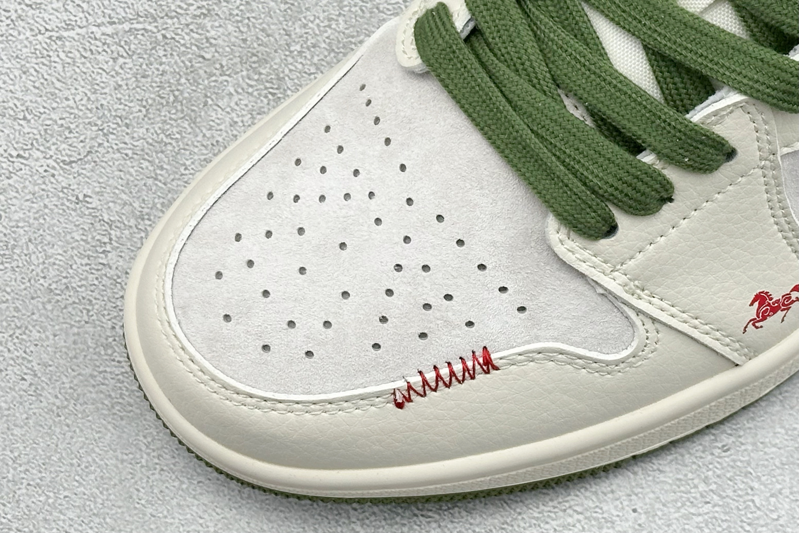 Air Jordan 1 Low AJ1 乔1 马年限定 2026 高端定制 低帮复古篮球鞋 XT6998-133 Air Jordan 1 Low AJ1 乔1 马年限定 2026 高端定制 低帮复古篮球鞋 XT6998-133
