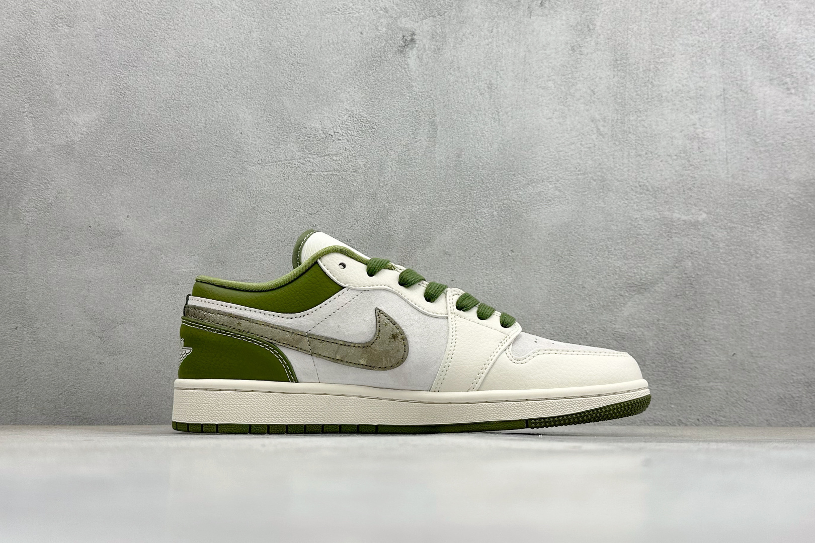 Air Jordan 1 Low AJ1 乔1 马年限定 2026 高端定制 低帮复古篮球鞋 XT6998-133 Air Jordan 1 Low AJ1 乔1 马年限定 2026 高端定制 低帮复古篮球鞋 XT6998-133