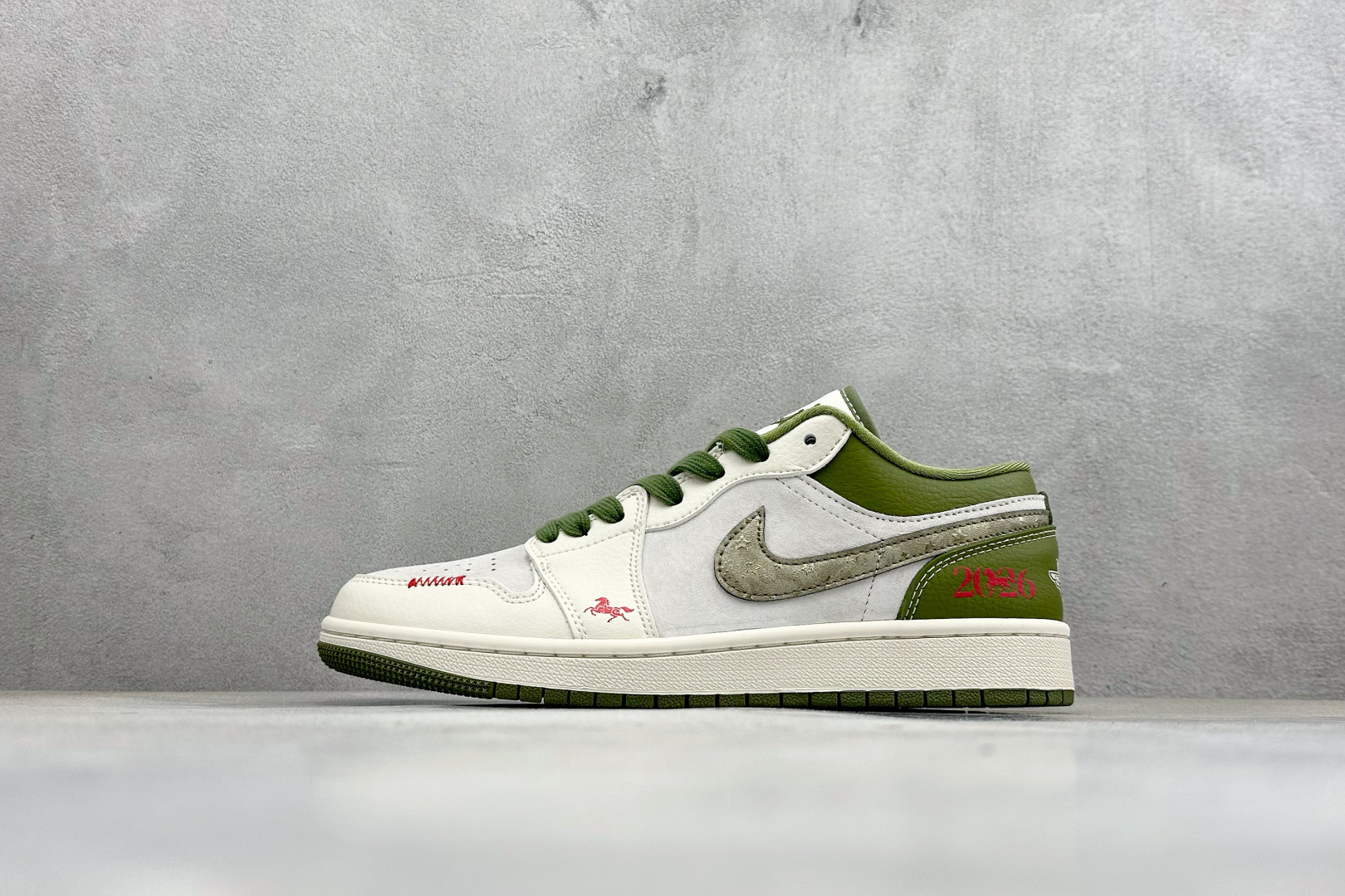 Air Jordan 1 Low AJ1 乔1 马年限定 2026 高端定制 低帮复古篮球鞋 XT6998-133 Air Jordan 1 Low AJ1 乔1 马年限定 2026 高端定制 低帮复古篮球鞋 XT6998-133