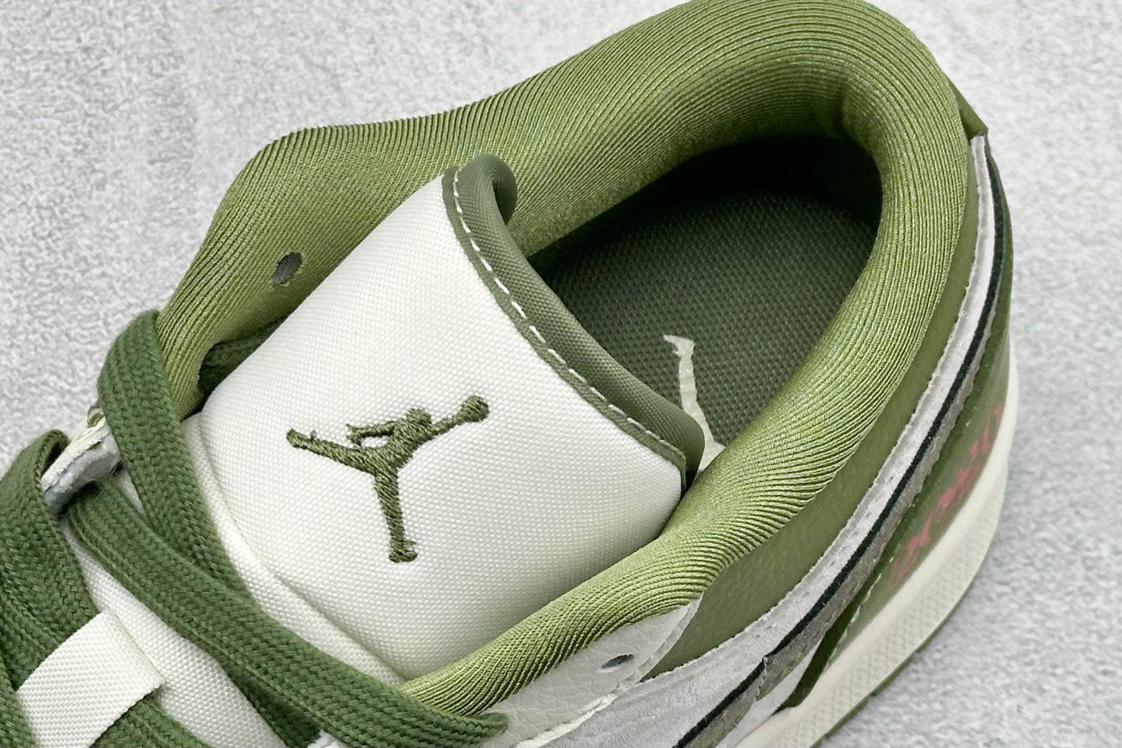 Air Jordan 1 Low AJ1 乔1 马年限定 2026 高端定制 低帮复古篮球鞋 XT6998-133 Air Jordan 1 Low AJ1 乔1 马年限定 2026 高端定制 低帮复古篮球鞋 XT6998-133