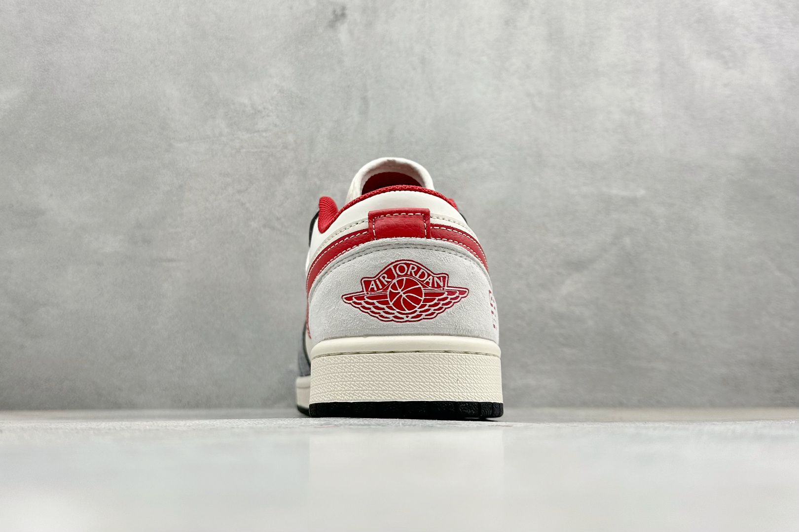 Air Jordan 1 Low AJ1 乔1 马年限定 高端定制 低帮复古篮球鞋 JP2026-130 Air Jordan 1 Low AJ1 乔1 马年限定 高端定制 低帮复古篮球鞋 JP2026-130