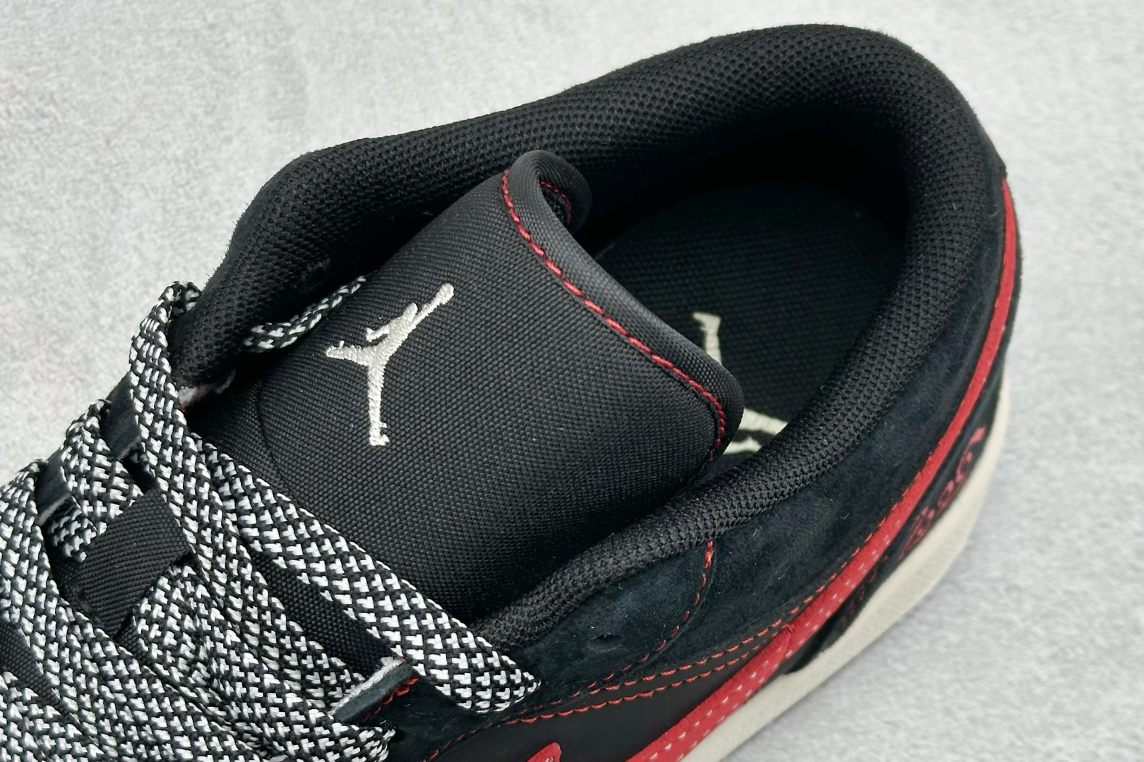 280 Air Jordan 1 Low AJ1 乔1“马年限定联名------黑红”鞋身“2026”与奔马刺绣 DX6259-601-Chinese UA Cheap High Quatity Brand Clothes Bags handbags Sneakers wholesale wholesaler seller from China Factory suppliers Fashion Clothing Shoes best Quality Beautiful Price 280 Air Jordan 1 Low AJ1 乔1“马年限定联名------黑红”鞋身“2026”与奔马刺绣 DX6259-601