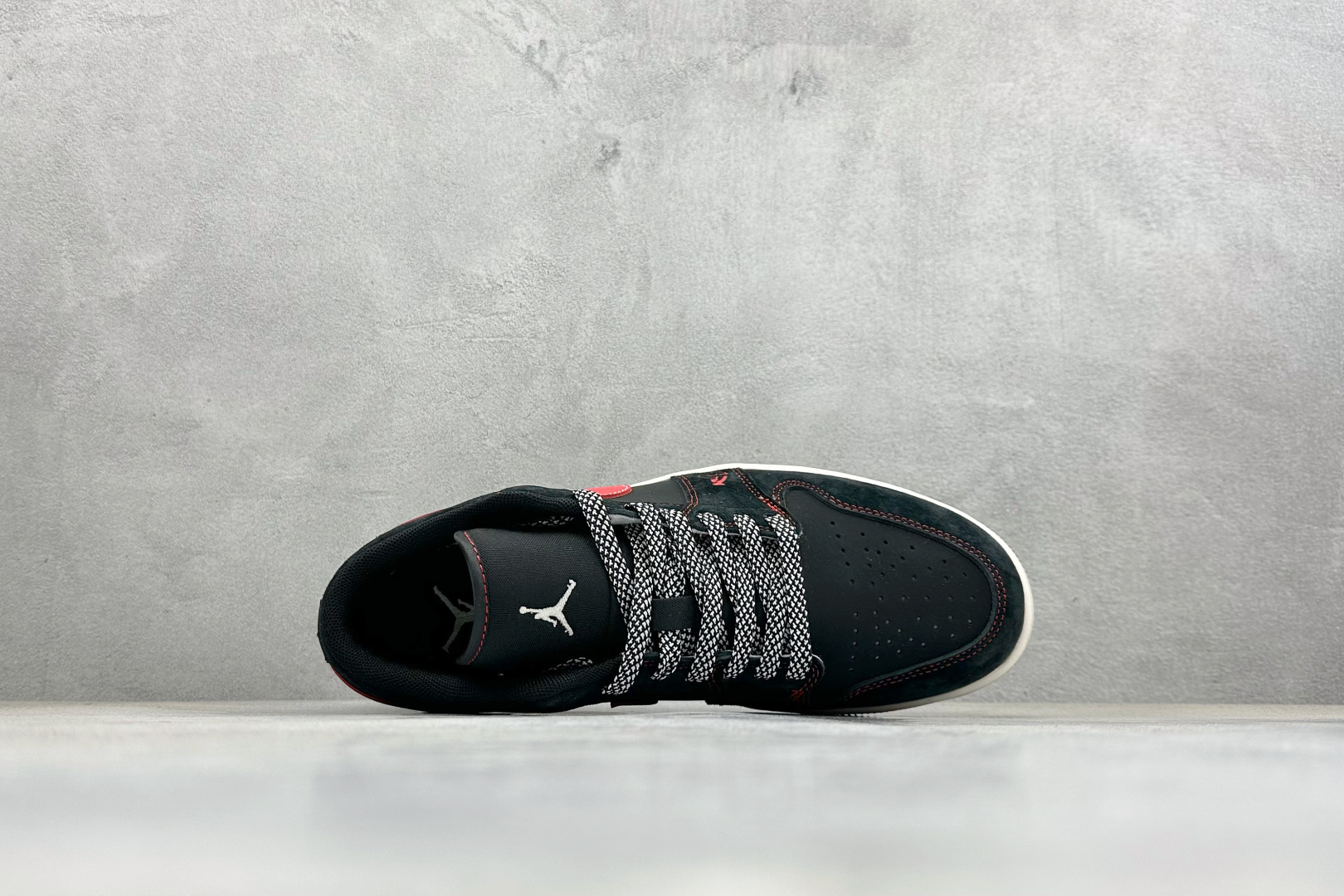 280 Air Jordan 1 Low AJ1 乔1“马年限定联名------黑红”鞋身“2026”与奔马刺绣 DX6259-601-Chinese UA Cheap High Quatity Brand Clothes Bags handbags Sneakers wholesale wholesaler seller from China Factory suppliers Fashion Clothing Shoes best Quality Beautiful Price 280 Air Jordan 1 Low AJ1 乔1“马年限定联名------黑红”鞋身“2026”与奔马刺绣 DX6259-601