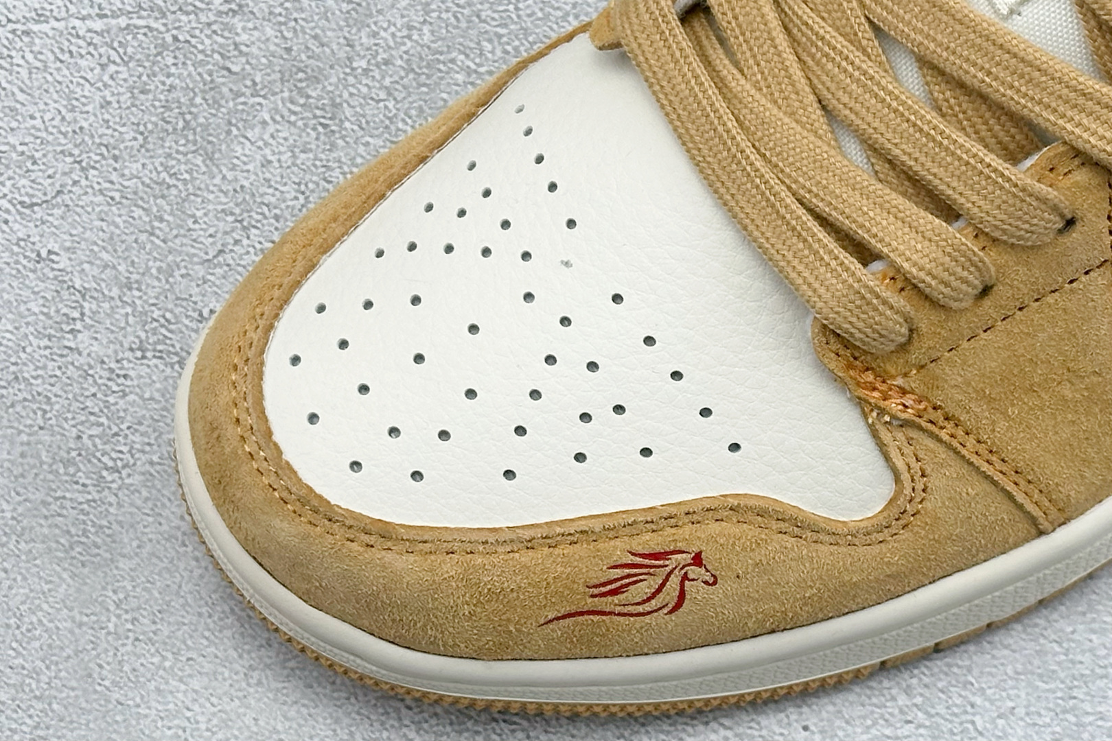Air Jordan 1 Low AJ1 乔1“马年限定联名------金棕麂皮” 鞋身刺绣骏马图腾 DX6259-600 Air Jordan 1 Low AJ1 乔1“马年限定联名------金棕麂皮” 鞋身刺绣骏马图腾 DX6259-600