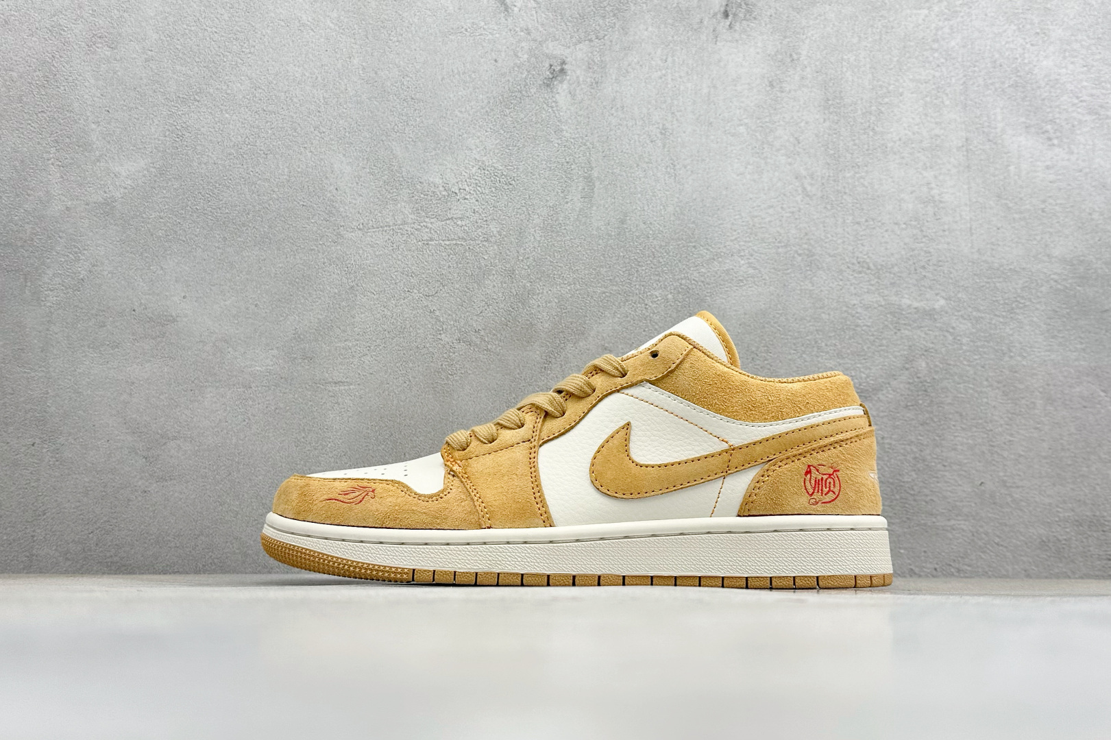 Air Jordan 1 Low AJ1 乔1“马年限定联名——金棕麂皮” 鞋身刺绣骏马图腾 DX6259-600 Air Jordan 1 Low AJ1 乔1“马年限定联名——金棕麂皮” 鞋身刺绣骏马图腾 DX6259-600
