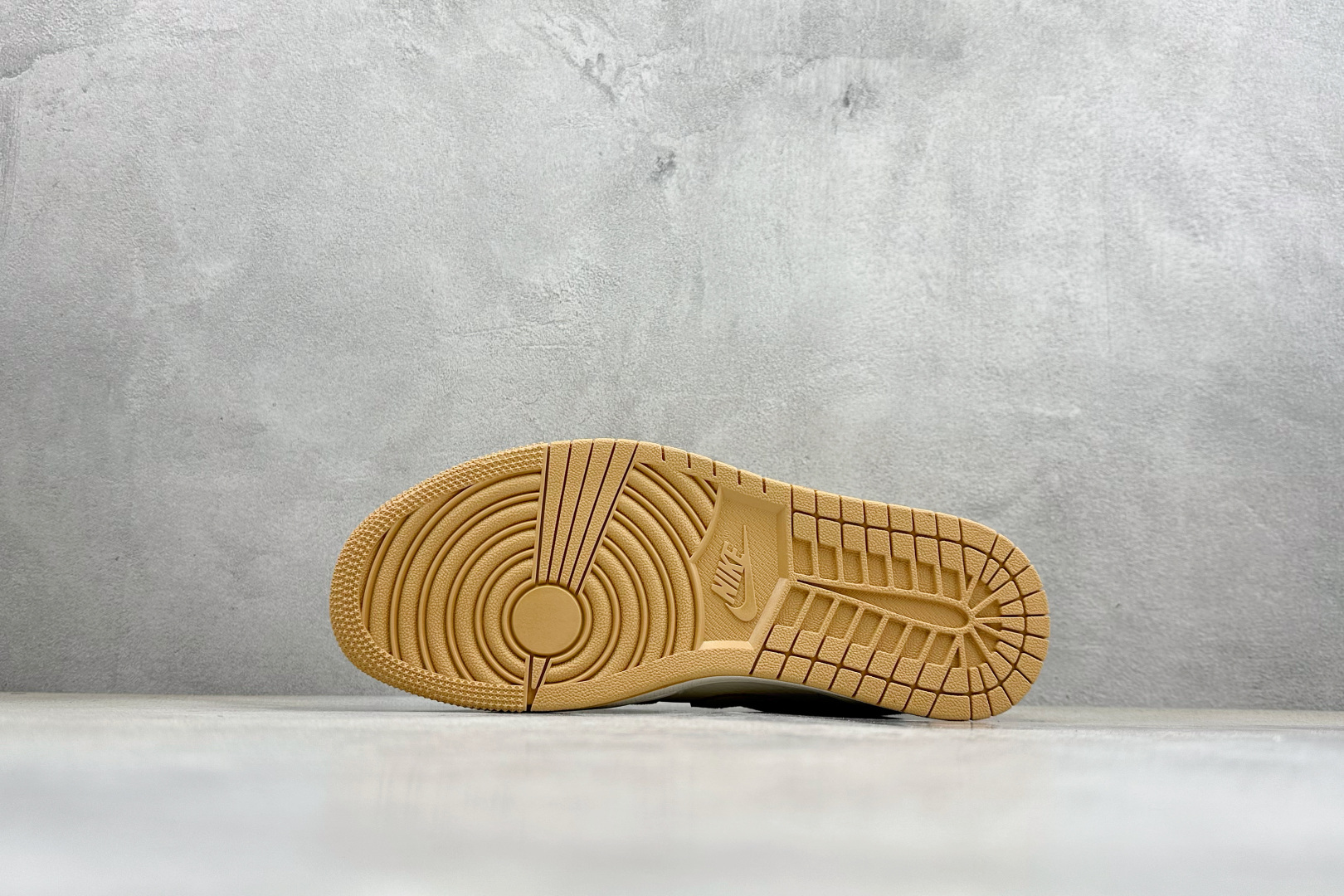 Air Jordan 1 Low AJ1 乔1“马年限定联名------金棕麂皮” 鞋身刺绣骏马图腾 DX6259-600 Air Jordan 1 Low AJ1 乔1“马年限定联名------金棕麂皮” 鞋身刺绣骏马图腾 DX6259-600