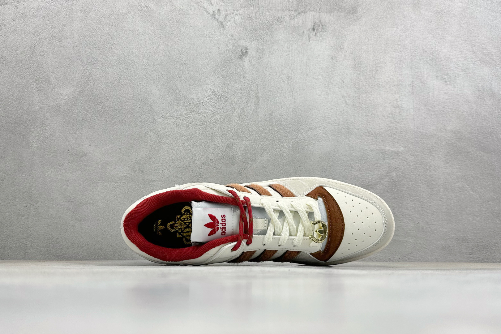 HX版马年限定Adidas Forum Low CL 阿迪达斯 三叶草 经典复古 低帮运动休闲鞋 KJ8751-Top High Quatity Cheap Sneakers Fashion Clothing Clothes Bags handbags Shoes of all Brand wholesale With The best Quality And Beautiful Price from China Factory Chinese suppliers wholesaler seller HX版马年限定Adidas Forum Low CL 阿迪达斯 三叶草 经典复古 低帮运动休闲鞋 KJ8751