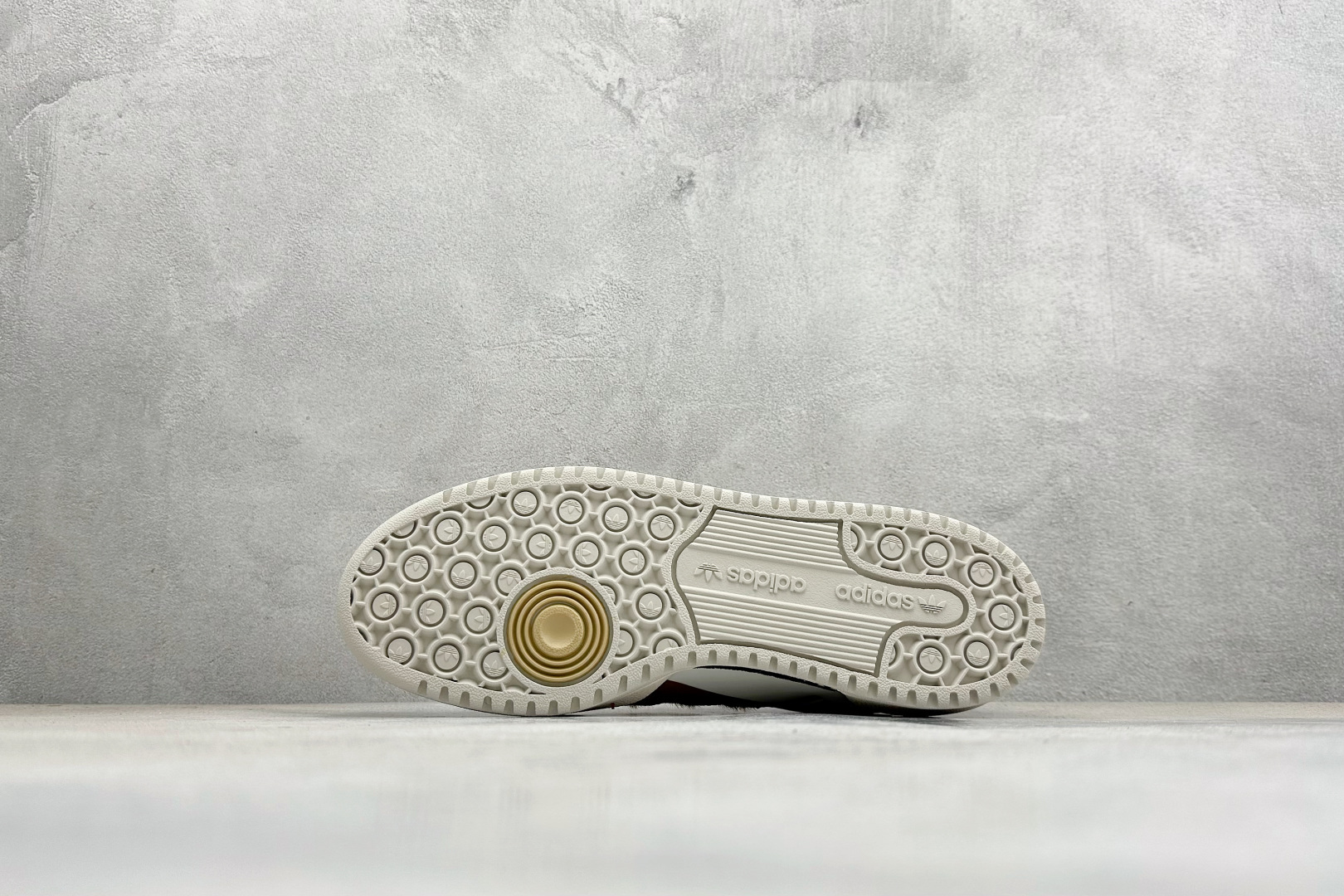 HX版马年限定Adidas Forum Low CL 阿迪达斯 三叶草 经典复古 低帮运动休闲鞋 KJ8751-Top High Quatity Cheap Sneakers Fashion Clothing Clothes Bags handbags Shoes of all Brand wholesale With The best Quality And Beautiful Price from China Factory Chinese suppliers wholesaler seller HX版马年限定Adidas Forum Low CL 阿迪达斯 三叶草 经典复古 低帮运动休闲鞋 KJ8751