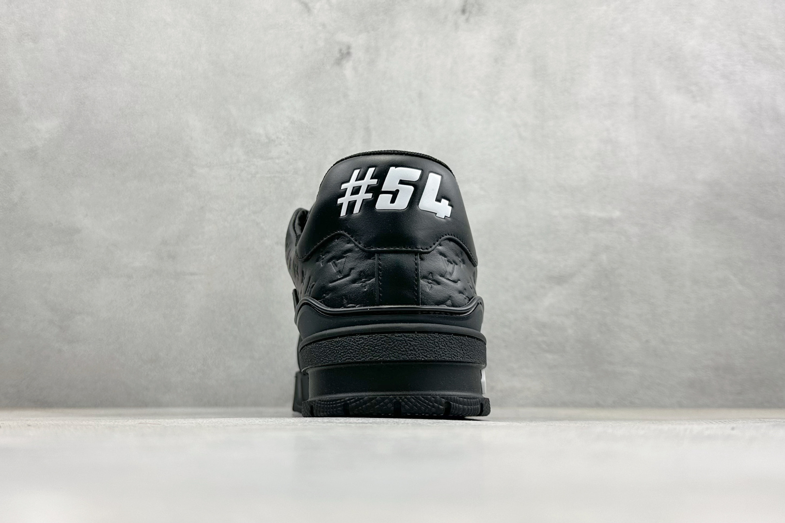 YSLOUISVUITTONTrainerMaxi小牛皮圆头系带低帮板鞋 1A8KER-Top High Quatity Cheap Sneakers Fashion Clothing Clothes Bags handbags Shoes of all Brand wholesale With The best Quality And Beautiful Price from China Factory Chinese suppliers wholesaler seller YSLOUISVUITTONTrainerMaxi小牛皮圆头系带低帮板鞋 1A8KER