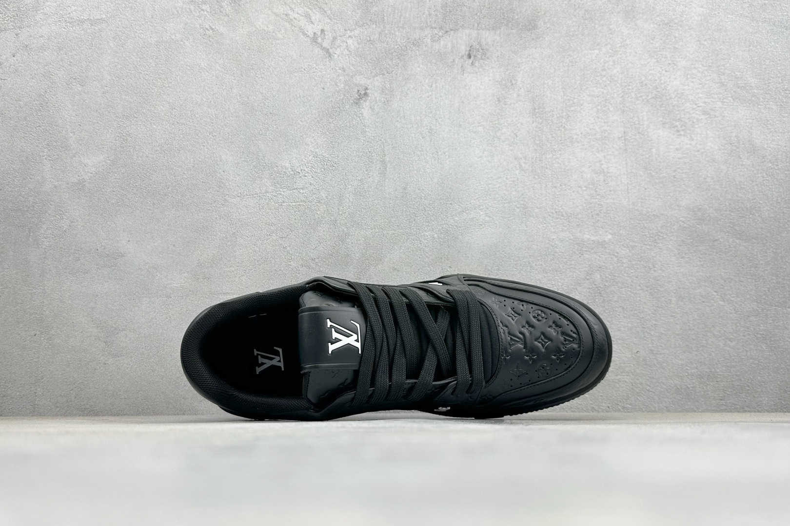 YSLOUISVUITTONTrainerMaxi小牛皮圆头系带低帮板鞋 1A8KER-Top High Quatity Cheap Sneakers Fashion Clothing Clothes Bags handbags Shoes of all Brand wholesale With The best Quality And Beautiful Price from China Factory Chinese suppliers wholesaler seller YSLOUISVUITTONTrainerMaxi小牛皮圆头系带低帮板鞋 1A8KER