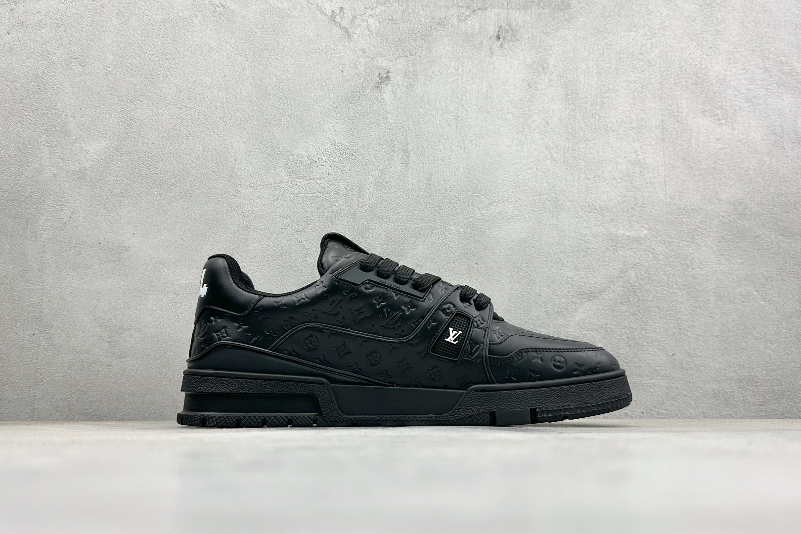 YSLOUISVUITTONTrainerMaxi小牛皮圆头系带低帮板鞋 1A8KER-Top High Quatity Cheap Sneakers Fashion Clothing Clothes Bags handbags Shoes of all Brand wholesale With The best Quality And Beautiful Price from China Factory Chinese suppliers wholesaler seller YSLOUISVUITTONTrainerMaxi小牛皮圆头系带低帮板鞋 1A8KER
