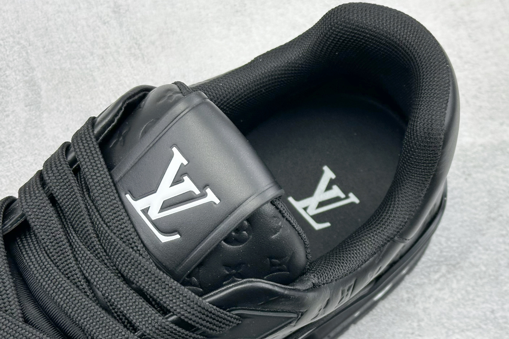 YSLOUISVUITTONTrainerMaxi小牛皮圆头系带低帮板鞋 1A8KER-Top High Quatity Cheap Sneakers Fashion Clothing Clothes Bags handbags Shoes of all Brand wholesale With The best Quality And Beautiful Price from China Factory Chinese suppliers wholesaler seller YSLOUISVUITTONTrainerMaxi小牛皮圆头系带低帮板鞋 1A8KER