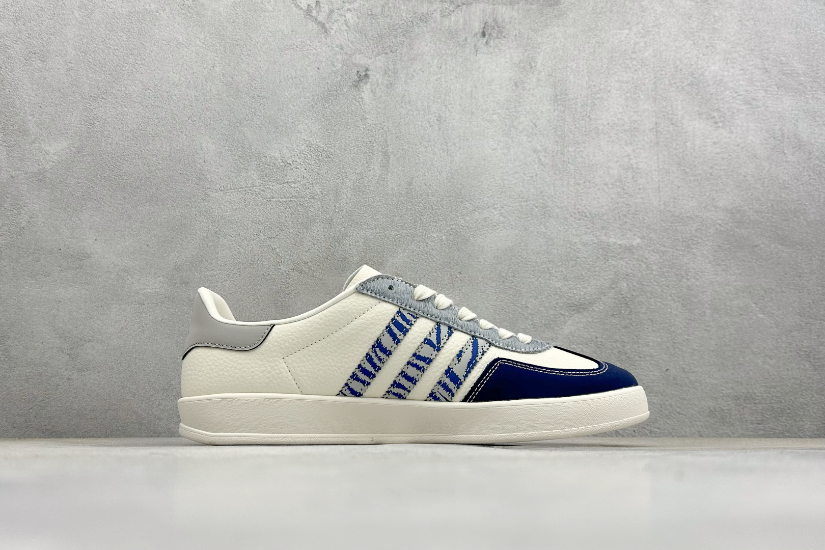马年新款海外定制限量发售 Adidas Originals GAZELLE INDOOR “马年联名限定” JJ2603-Top High Quatity Cheap Sneakers Fashion Clothing Clothes Bags handbags Shoes of all Brand wholesale With The best Quality And Beautiful Price from China Factory Chinese suppliers wholesaler seller 马年新款海外定制限量发售 Adidas Originals GAZELLE INDOOR “马年联名限定” JJ2603