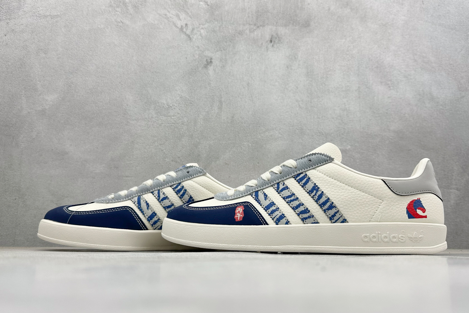 马年新款海外定制限量发售 Adidas Originals GAZELLE INDOOR “马年联名限定” JJ2603-Top High Quatity Cheap Sneakers Fashion Clothing Clothes Bags handbags Shoes of all Brand wholesale With The best Quality And Beautiful Price from China Factory Chinese suppliers wholesaler seller 马年新款海外定制限量发售 Adidas Originals GAZELLE INDOOR “马年联名限定” JJ2603