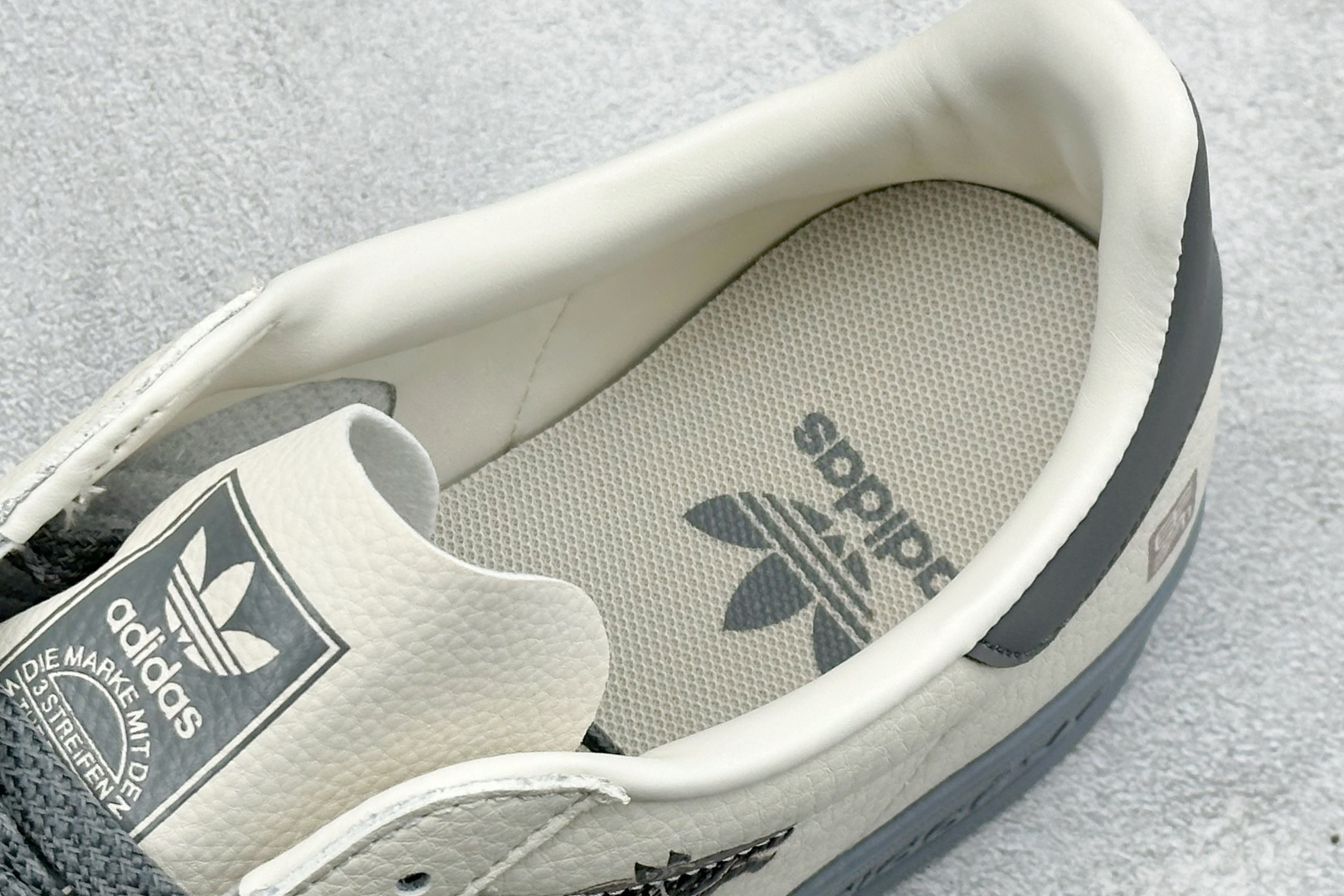 马年新款海外定制限量发售 Adidas Originals GAZELLE INDOOR “马年联名限定” JJ2605-Top High Quatity Cheap Sneakers Fashion Clothing Clothes Bags handbags Shoes of all Brand wholesale With The best Quality And Beautiful Price from China Factory Chinese suppliers wholesaler seller 马年新款海外定制限量发售 Adidas Originals GAZELLE INDOOR “马年联名限定” JJ2605