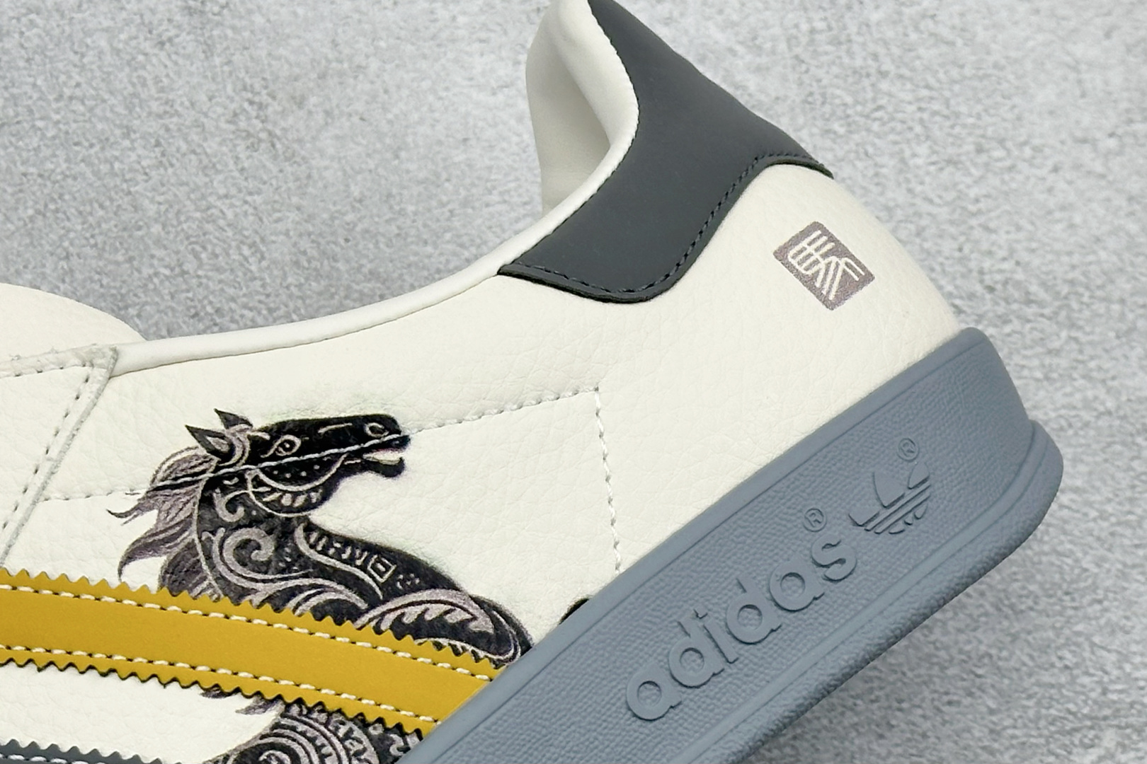 马年新款海外定制限量发售 Adidas Originals GAZELLE INDOOR “马年联名限定” JJ2605-Top High Quatity Cheap Sneakers Fashion Clothing Clothes Bags handbags Shoes of all Brand wholesale With The best Quality And Beautiful Price from China Factory Chinese suppliers wholesaler seller 马年新款海外定制限量发售 Adidas Originals GAZELLE INDOOR “马年联名限定” JJ2605