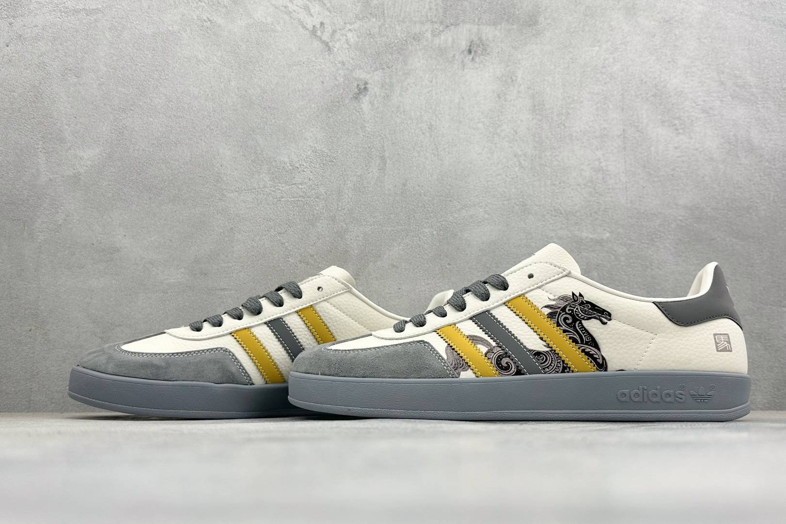 马年新款海外定制限量发售 Adidas Originals GAZELLE INDOOR “马年联名限定” JJ2605-Top High Quatity Cheap Sneakers Fashion Clothing Clothes Bags handbags Shoes of all Brand wholesale With The best Quality And Beautiful Price from China Factory Chinese suppliers wholesaler seller 马年新款海外定制限量发售 Adidas Originals GAZELLE INDOOR “马年联名限定” JJ2605