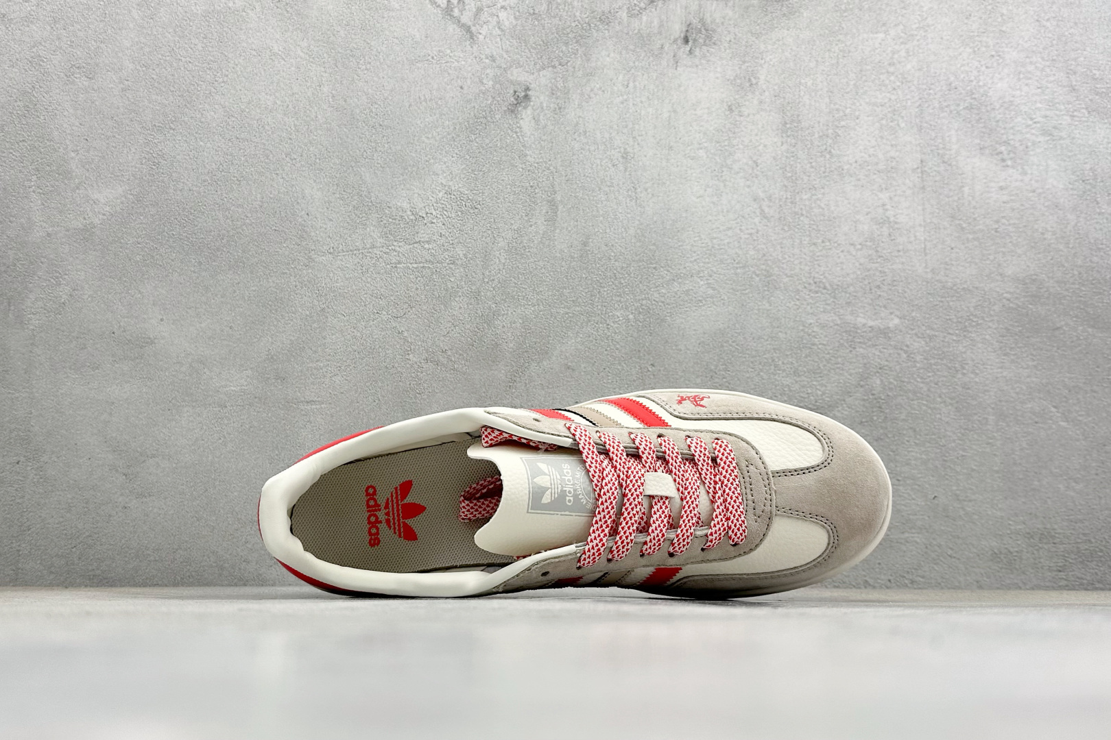 240 马年新款海外定制限量发售 Adidas Originals GAZELLE INDOOR “马年联名限定” LX0905-Chinese UA Cheap High Quatity Brand Clothes Bags handbags Sneakers wholesale wholesaler seller from China Factory suppliers Fashion Clothing Shoes best Quality Beautiful Price 240 马年新款海外定制限量发售 Adidas Originals GAZELLE INDOOR “马年联名限定” LX0905