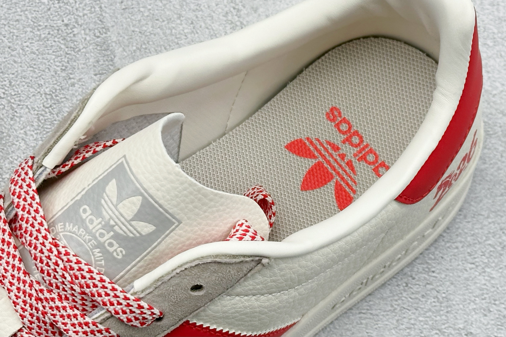 240 马年新款海外定制限量发售 Adidas Originals GAZELLE INDOOR “马年联名限定” LX0905-Chinese UA Cheap High Quatity Brand Clothes Bags handbags Sneakers wholesale wholesaler seller from China Factory suppliers Fashion Clothing Shoes best Quality Beautiful Price 240 马年新款海外定制限量发售 Adidas Originals GAZELLE INDOOR “马年联名限定” LX0905