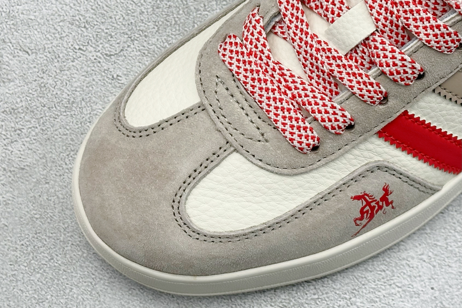 240 马年新款海外定制限量发售 Adidas Originals GAZELLE INDOOR “马年联名限定” LX0905-Chinese UA Cheap High Quatity Brand Clothes Bags handbags Sneakers wholesale wholesaler seller from China Factory suppliers Fashion Clothing Shoes best Quality Beautiful Price 240 马年新款海外定制限量发售 Adidas Originals GAZELLE INDOOR “马年联名限定” LX0905