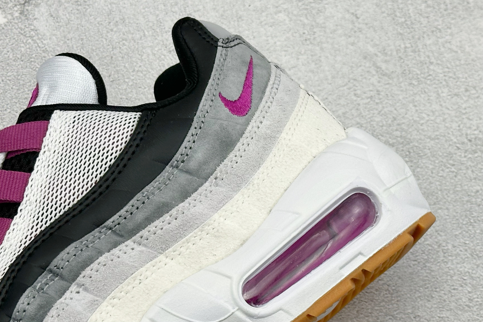 NIKE Air Max 95 复古单品 潮流百搭 气垫缓震慢跑鞋 HF7545-100 NIKE Air Max 95 复古单品 潮流百搭 气垫缓震慢跑鞋 HF7545-100