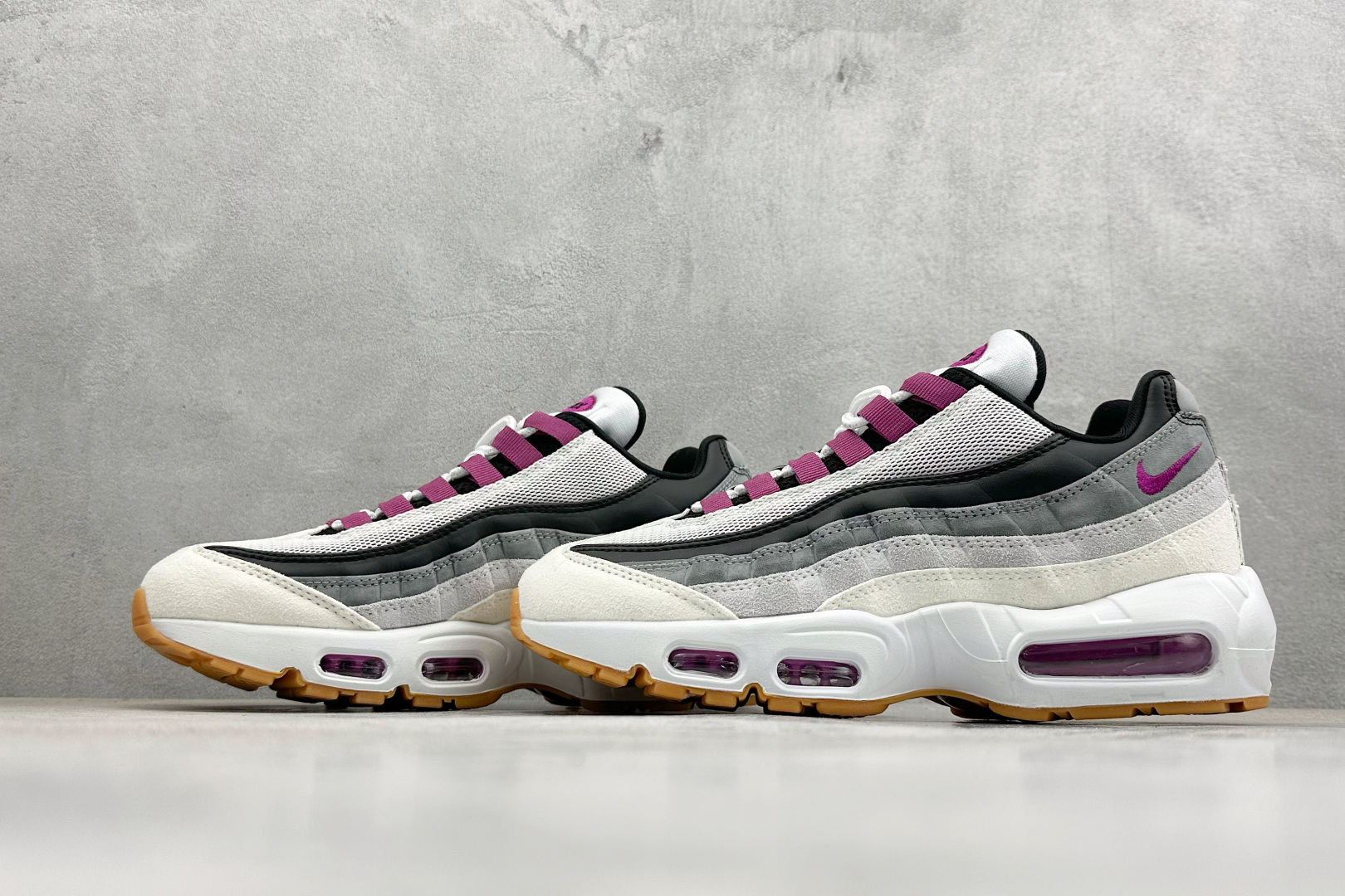 NIKE Air Max 95 复古单品 潮流百搭 气垫缓震慢跑鞋 HF7545-100 NIKE Air Max 95 复古单品 潮流百搭 气垫缓震慢跑鞋 HF7545-100