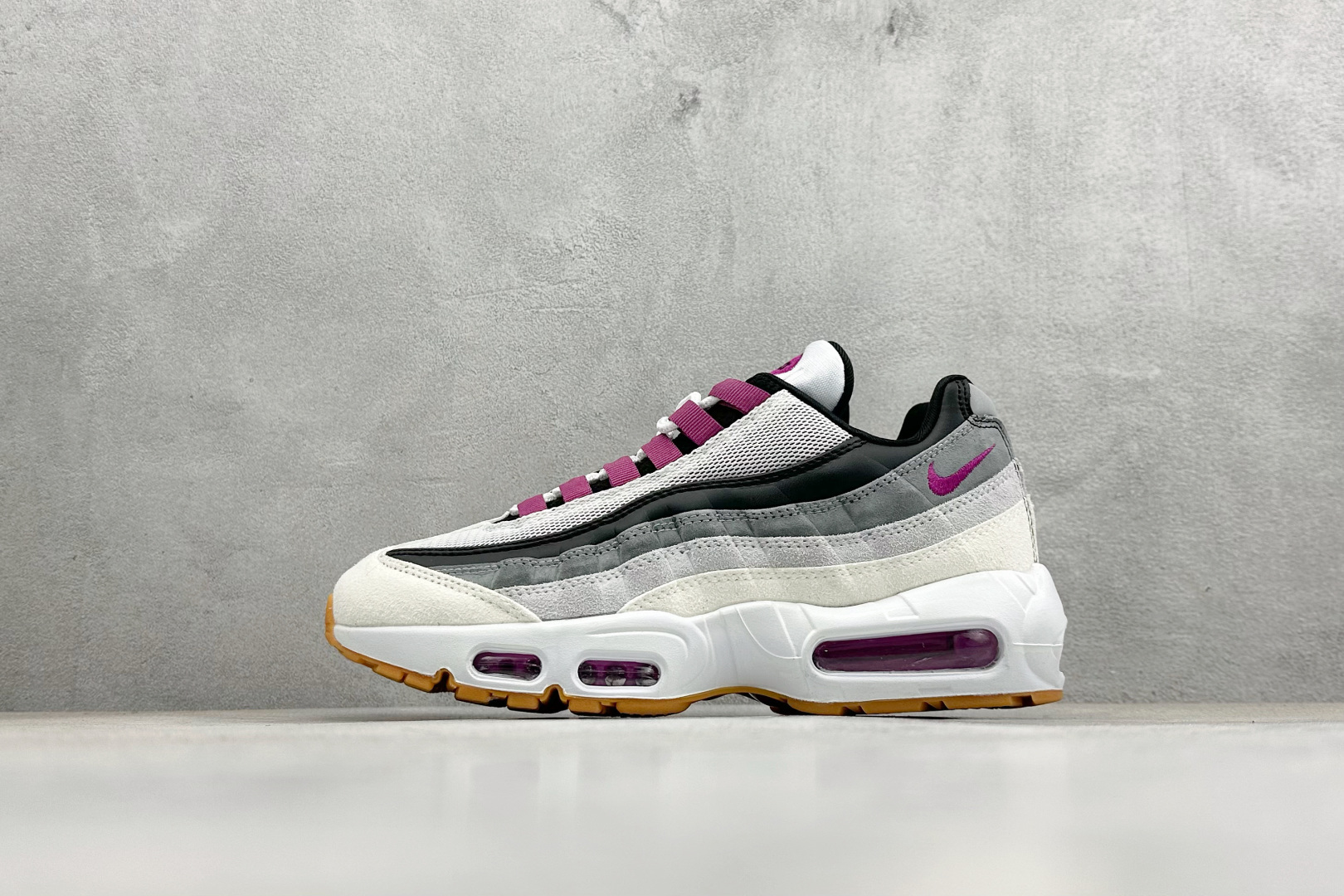 NIKE Air Max 95 复古单品 潮流百搭 气垫缓震慢跑鞋 HF7545-100 NIKE Air Max 95 复古单品 潮流百搭 气垫缓震慢跑鞋 HF7545-100