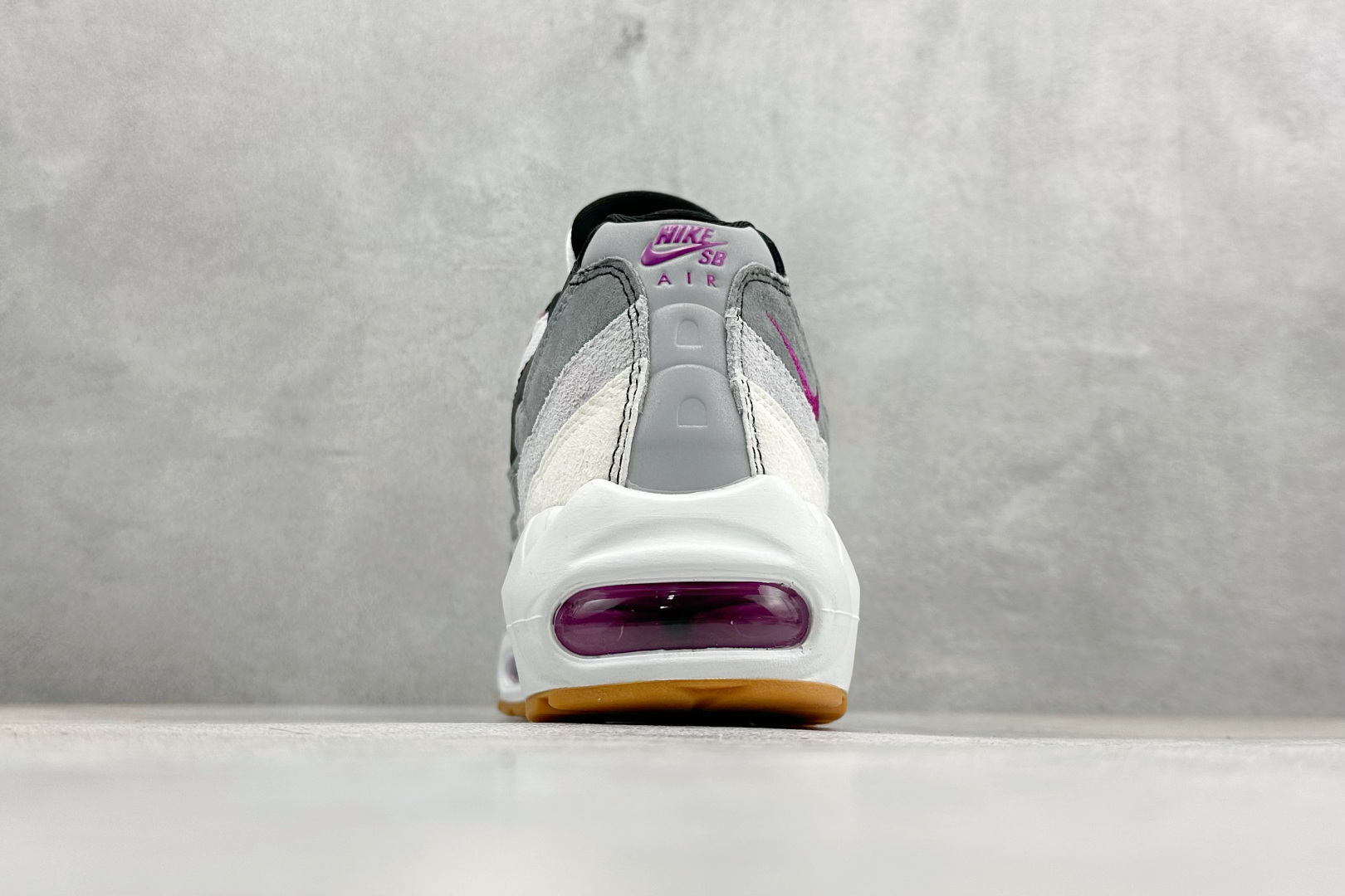 NIKE Air Max 95 复古单品 潮流百搭 气垫缓震慢跑鞋 HF7545-100 NIKE Air Max 95 复古单品 潮流百搭 气垫缓震慢跑鞋 HF7545-100