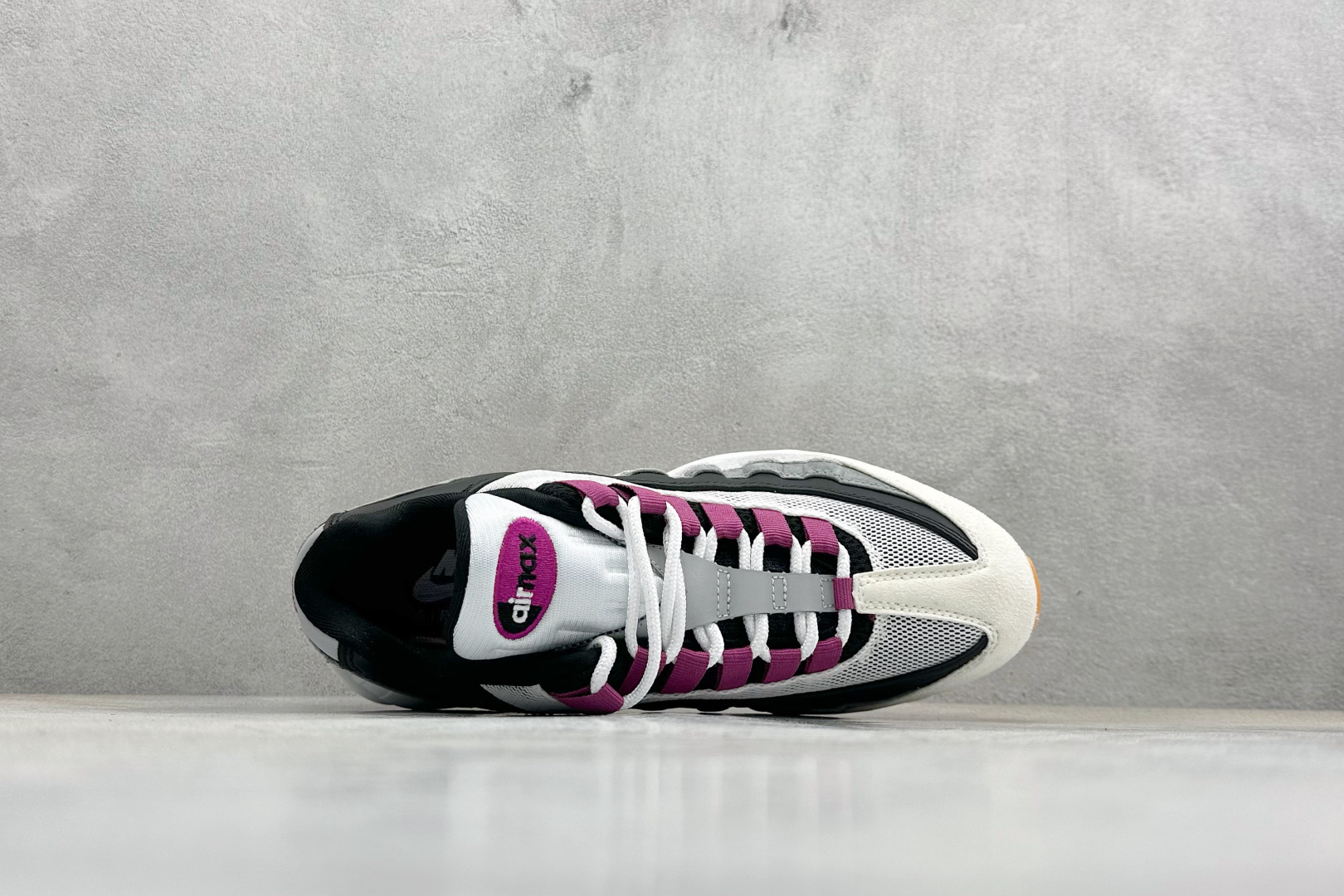 NIKE Air Max 95 复古单品 潮流百搭 气垫缓震慢跑鞋 HF7545-100 NIKE Air Max 95 复古单品 潮流百搭 气垫缓震慢跑鞋 HF7545-100