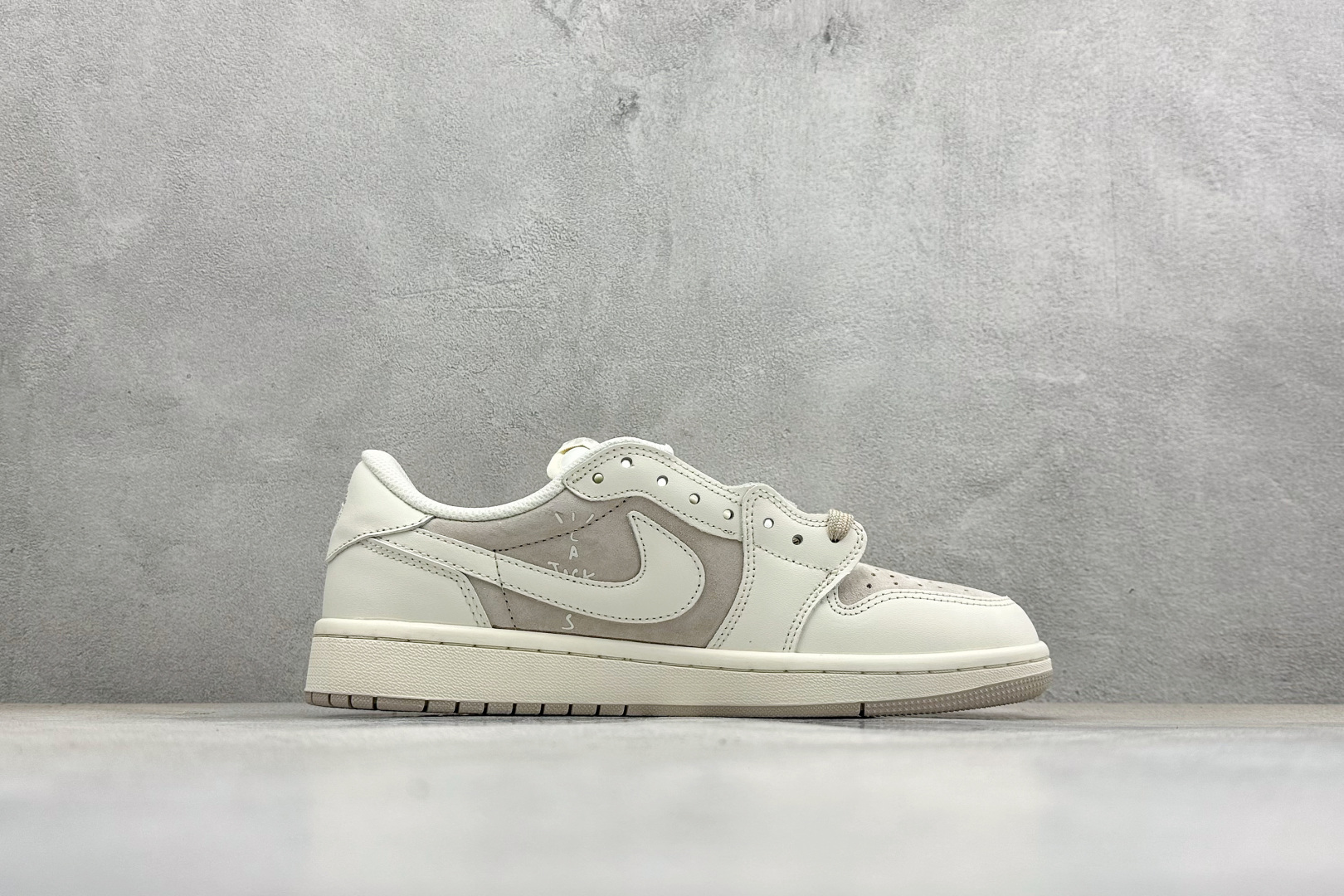 Air Jordan 1 Low AJ1 乔1 马年限定 高端定制 低帮复古篮球鞋 DM7866-130 Air Jordan 1 Low AJ1 乔1 马年限定 高端定制 低帮复古篮球鞋 DM7866-130