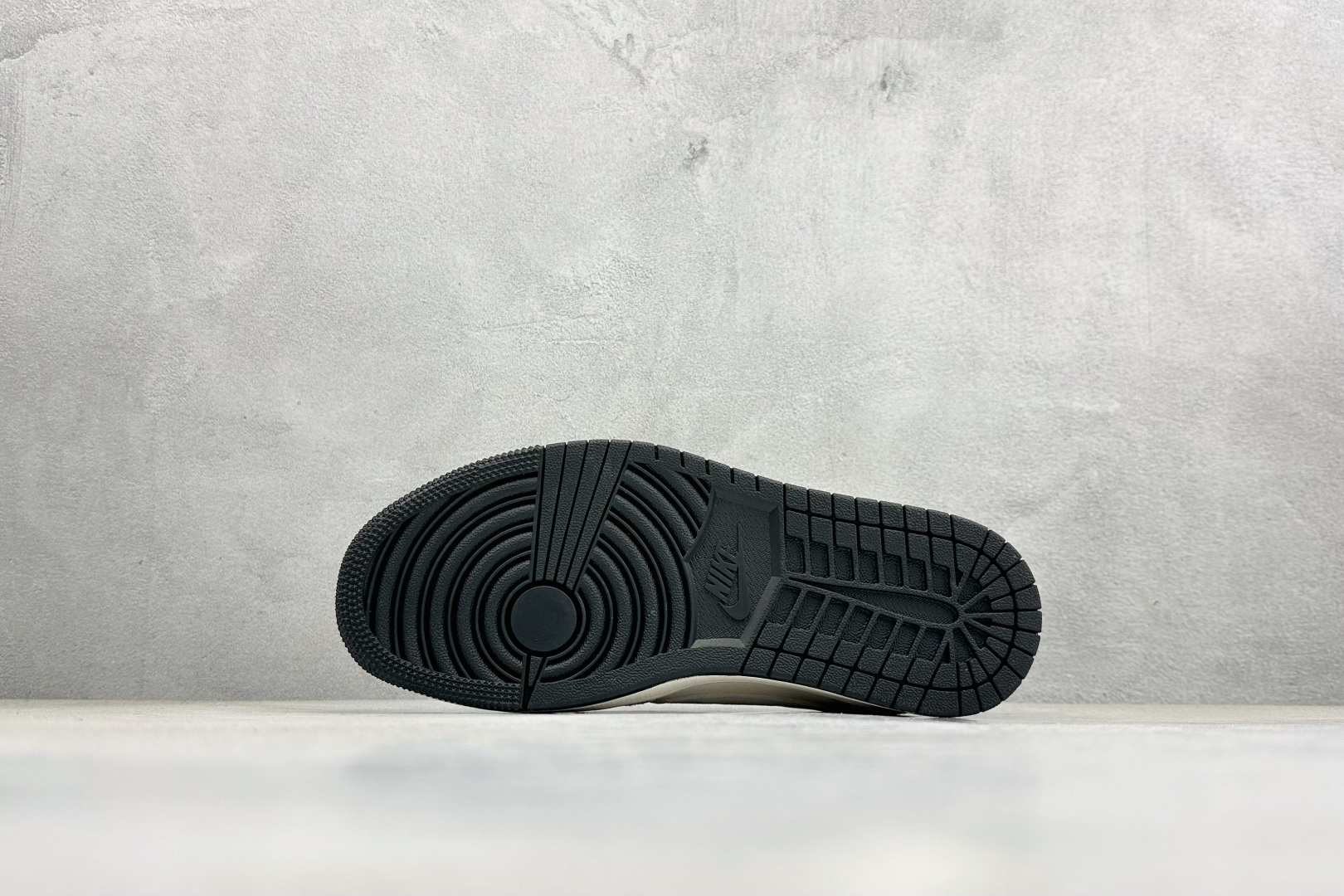 Air Jordan 1 Low AJ1 乔1 马年限定 高端定制 低帮倒钩复古篮球鞋 DX5688-002-Top High Quatity Cheap Sneakers Fashion Clothing Clothes Bags handbags Shoes of all Brand wholesale With The best Quality And Beautiful Price from China Factory Chinese suppliers wholesaler seller Air Jordan 1 Low AJ1 乔1 马年限定 高端定制 低帮倒钩复古篮球鞋 DX5688-002