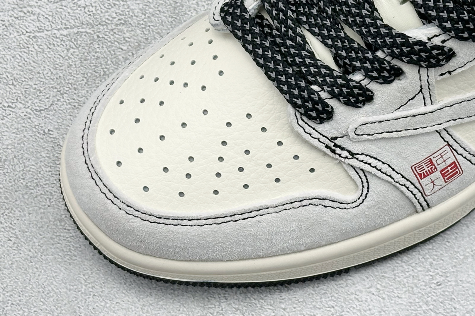 Air Jordan 1 Low AJ1 乔1 马年限定 高端定制 低帮倒钩复古篮球鞋 DX5688-002-Top High Quatity Cheap Sneakers Fashion Clothing Clothes Bags handbags Shoes of all Brand wholesale With The best Quality And Beautiful Price from China Factory Chinese suppliers wholesaler seller Air Jordan 1 Low AJ1 乔1 马年限定 高端定制 低帮倒钩复古篮球鞋 DX5688-002