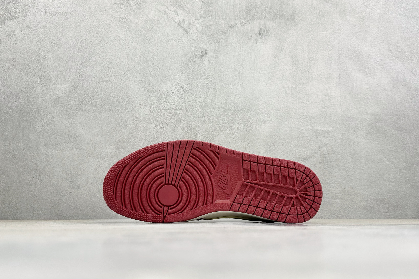 Air Jordan 1 Low AJ1 乔1 马年限定 高端定制 低帮倒钩复古篮球鞋 MZ9588-827-Top High Quatity Cheap Sneakers Fashion Clothing Clothes Bags handbags Shoes of all Brand wholesale With The best Quality And Beautiful Price from China Factory Chinese suppliers wholesaler seller Air Jordan 1 Low AJ1 乔1 马年限定 高端定制 低帮倒钩复古篮球鞋 MZ9588-827