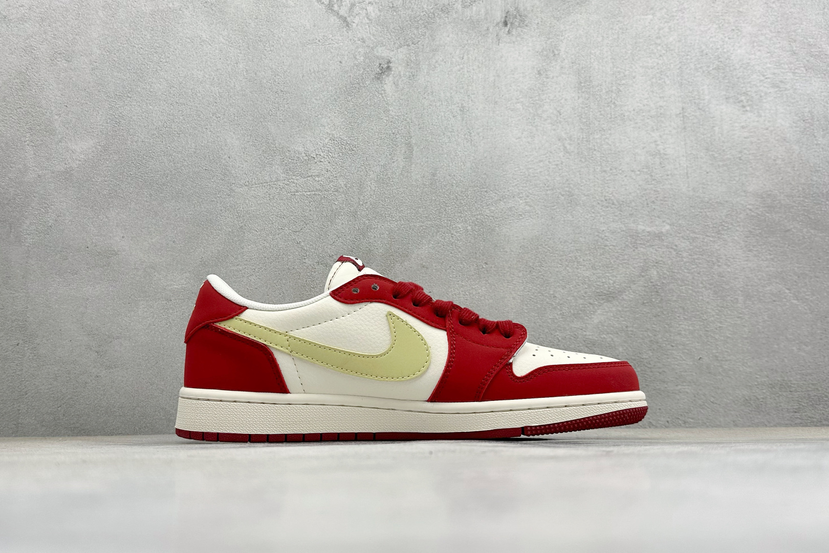 Air Jordan 1 Low AJ1 乔1 马年限定 高端定制 低帮倒钩复古篮球鞋 MZ9588-827-Top High Quatity Cheap Sneakers Fashion Clothing Clothes Bags handbags Shoes of all Brand wholesale With The best Quality And Beautiful Price from China Factory Chinese suppliers wholesaler seller Air Jordan 1 Low AJ1 乔1 马年限定 高端定制 低帮倒钩复古篮球鞋 MZ9588-827
