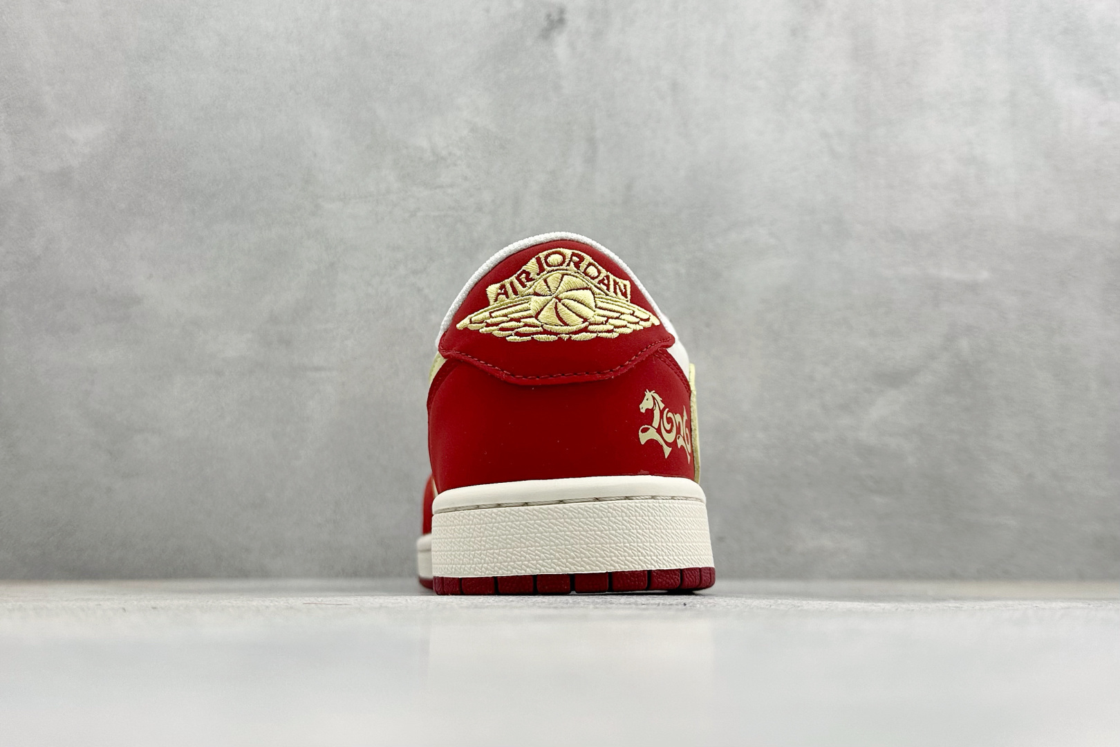 Air Jordan 1 Low AJ1 乔1 马年限定 高端定制 低帮倒钩复古篮球鞋 MZ9588-827-Top High Quatity Cheap Sneakers Fashion Clothing Clothes Bags handbags Shoes of all Brand wholesale With The best Quality And Beautiful Price from China Factory Chinese suppliers wholesaler seller Air Jordan 1 Low AJ1 乔1 马年限定 高端定制 低帮倒钩复古篮球鞋 MZ9588-827