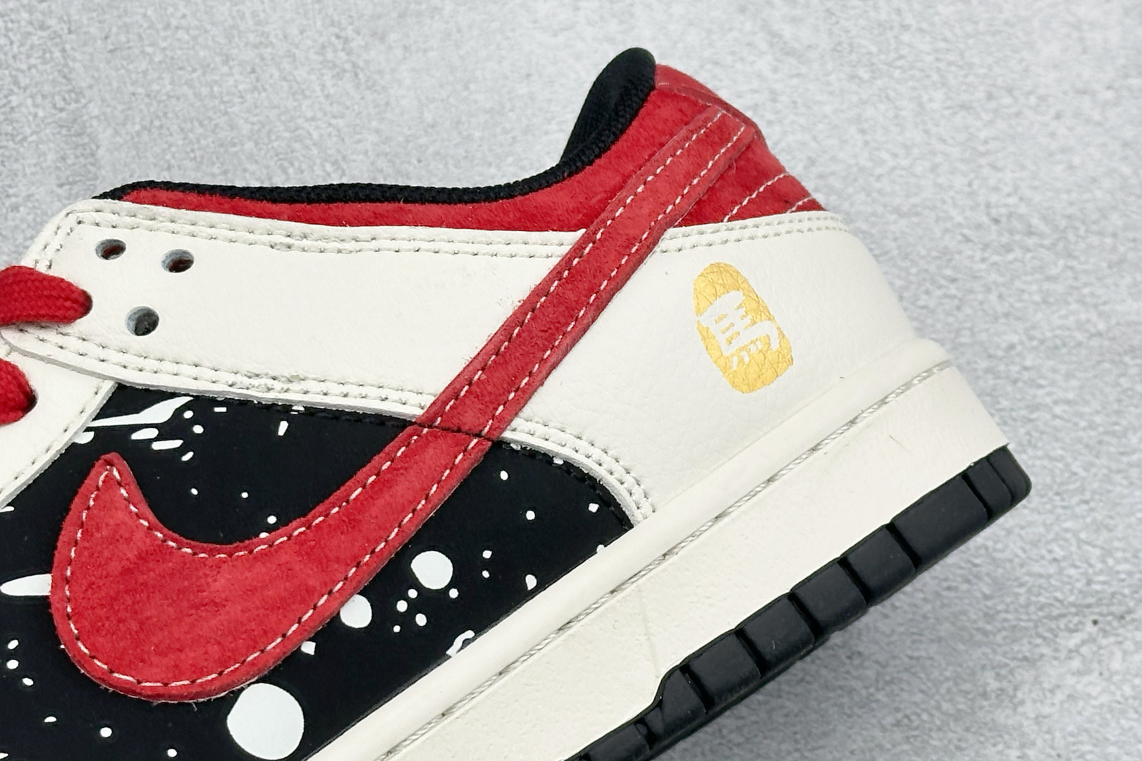 Nike Dunk Low Retro 马年限定 周年高端定制 低帮休闲板鞋 HG0026-007-Top High Quatity Cheap Sneakers Fashion Clothing Clothes Bags handbags Shoes of all Brand wholesale With The best Quality And Beautiful Price from China Factory Chinese suppliers wholesaler seller Nike Dunk Low Retro 马年限定 周年高端定制 低帮休闲板鞋 HG0026-007