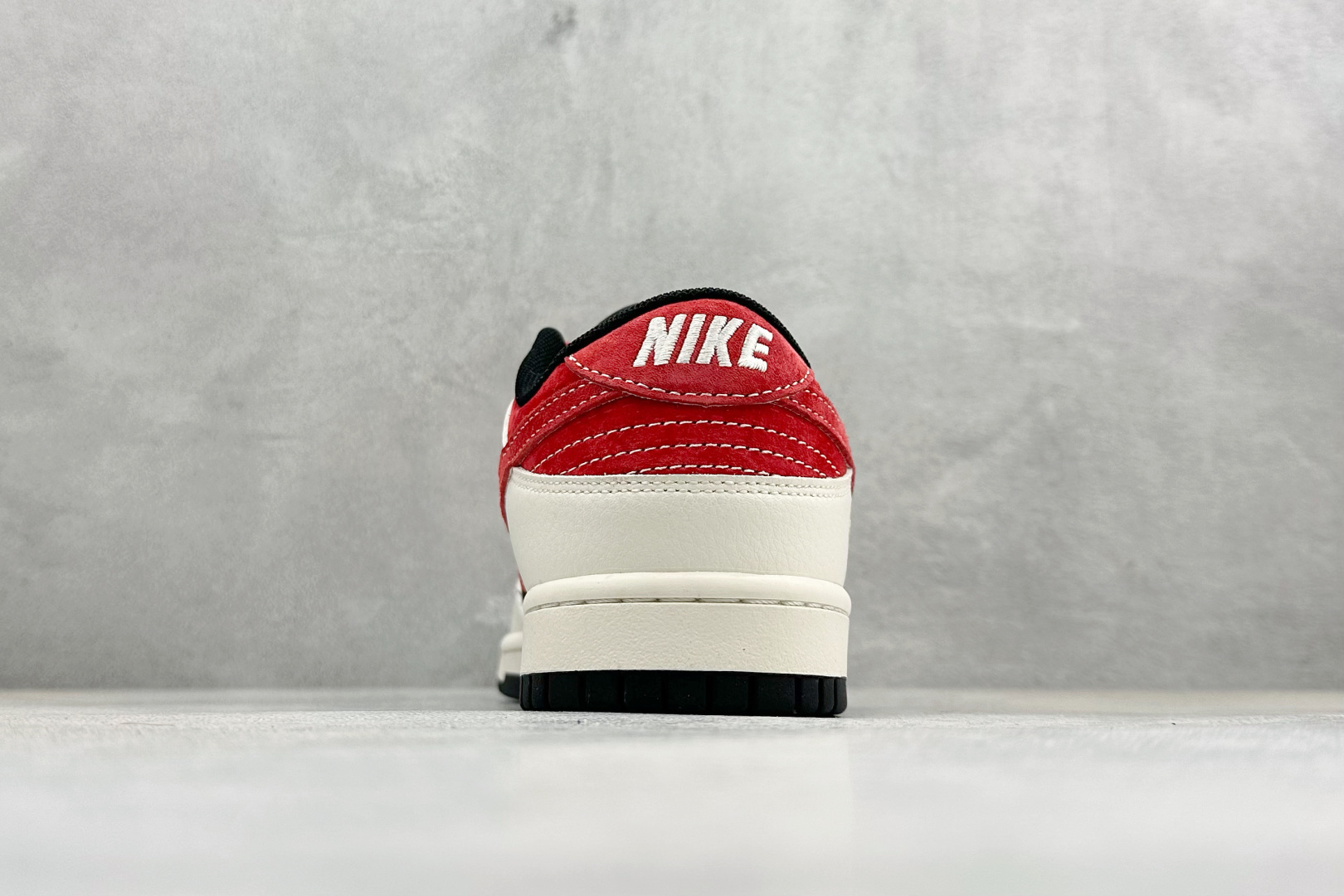 Nike Dunk Low Retro 马年限定 周年高端定制 低帮休闲板鞋 HG0026-007-Top High Quatity Cheap Sneakers Fashion Clothing Clothes Bags handbags Shoes of all Brand wholesale With The best Quality And Beautiful Price from China Factory Chinese suppliers wholesaler seller Nike Dunk Low Retro 马年限定 周年高端定制 低帮休闲板鞋 HG0026-007
